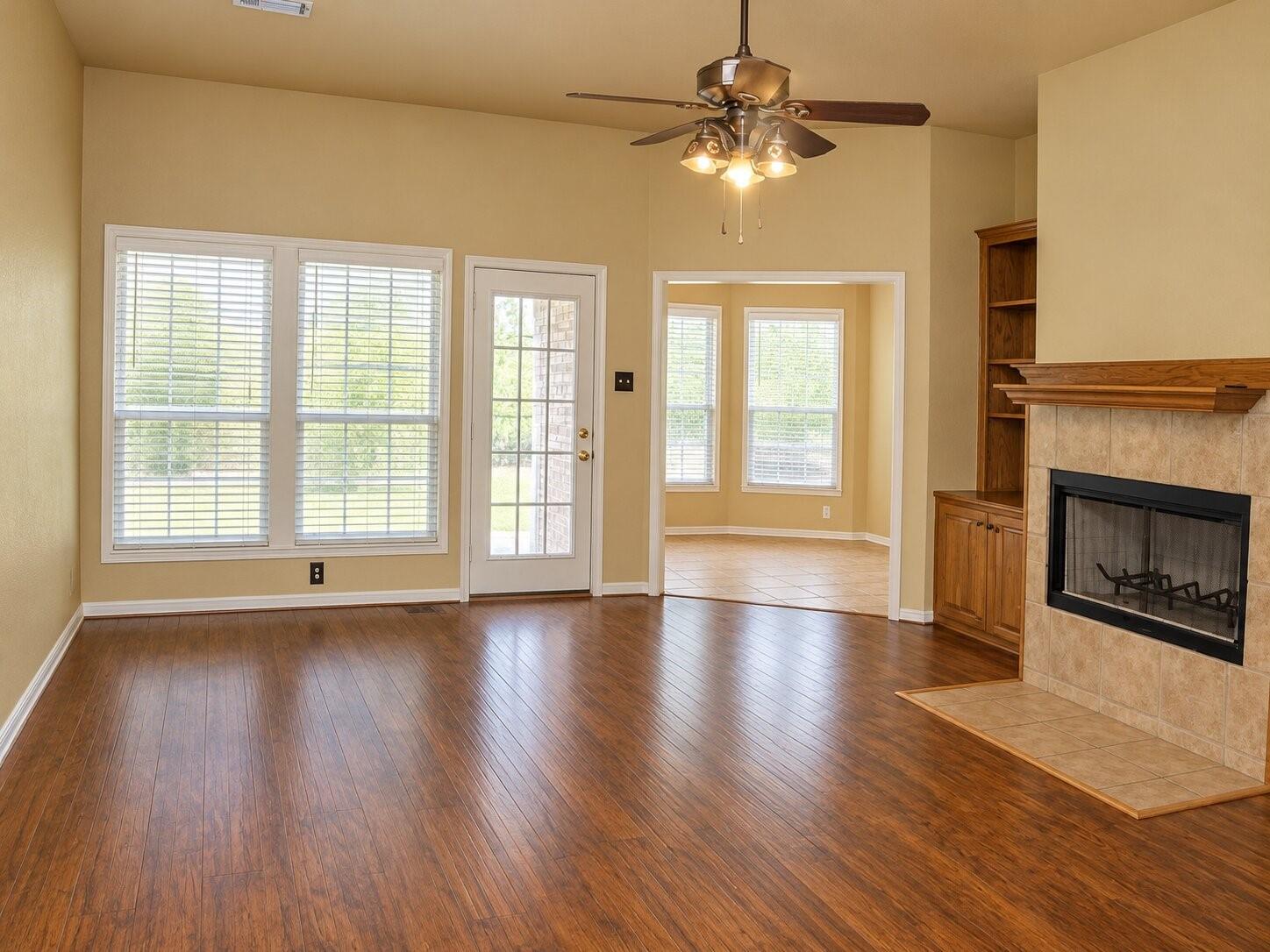 421 E Division Street, Pilot Point, TX 76258 — photo 2