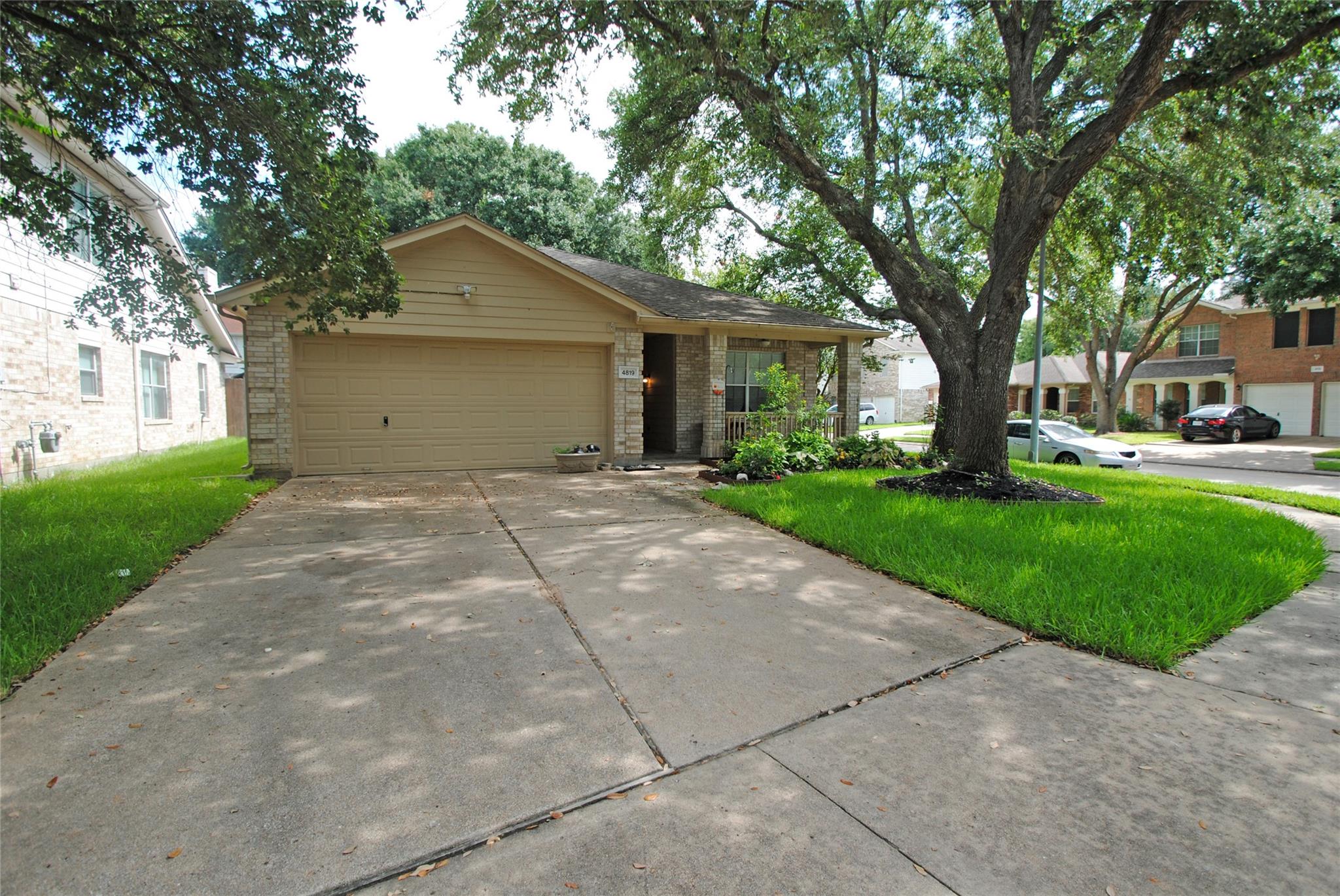 4819 Russet Trail Court — photo
