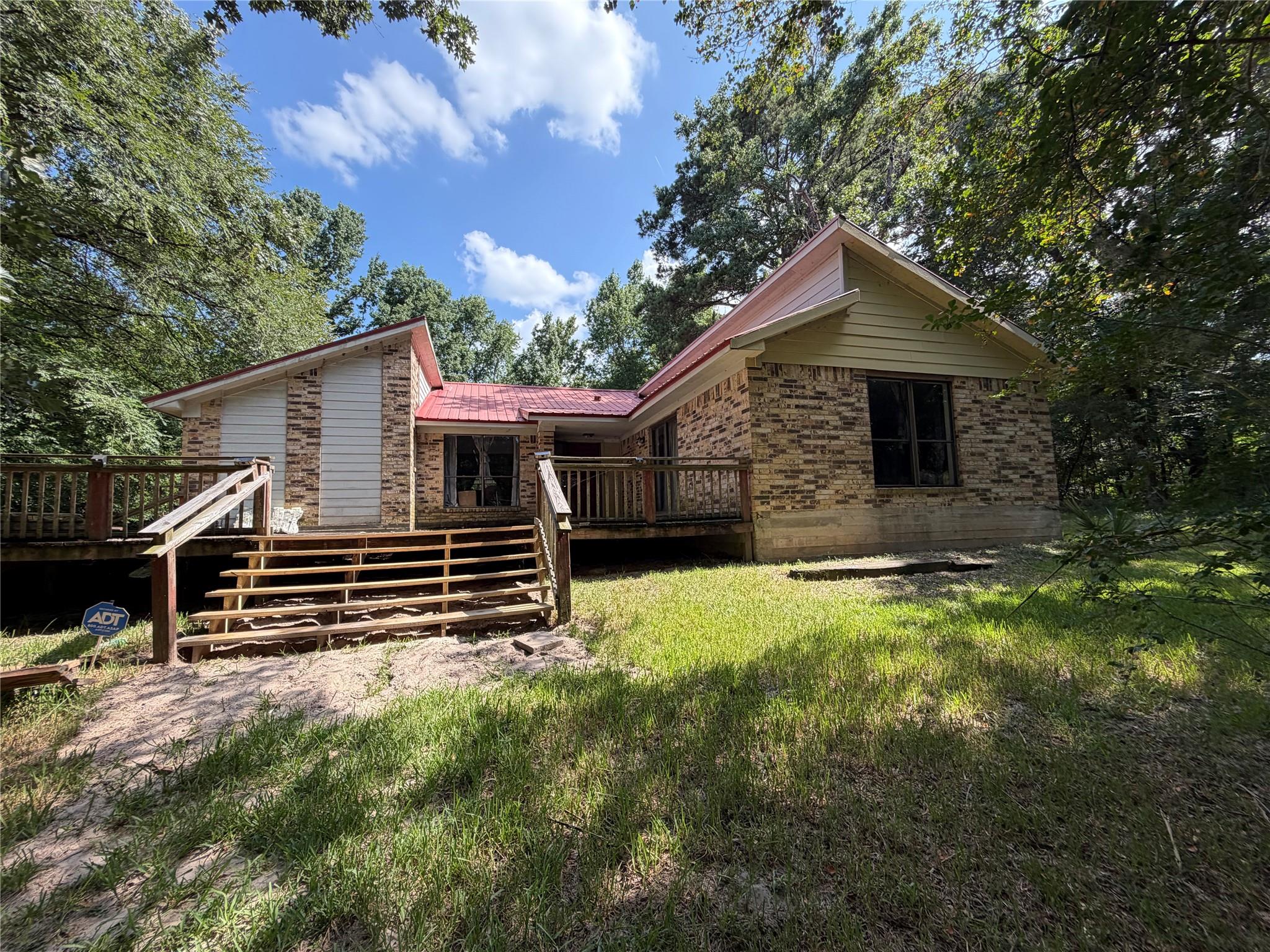 606 Pine Tree Road — photo