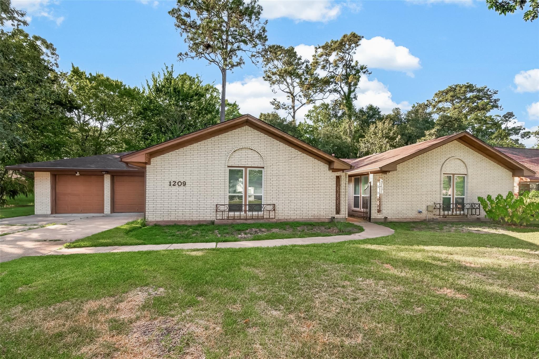 1209 Sunset Drive — photo