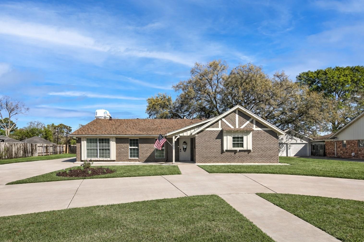 5006 Homewood Lane — photo