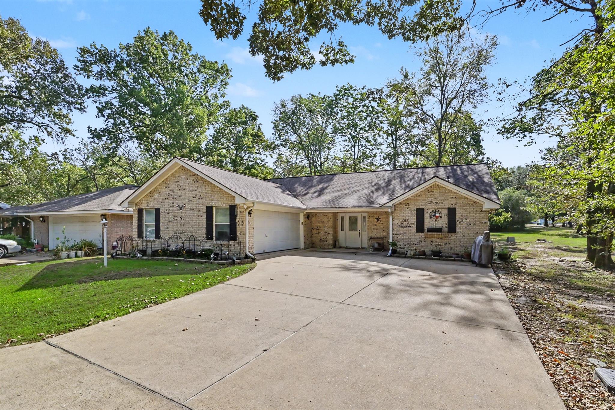 281 Broadmoor Drive — photo