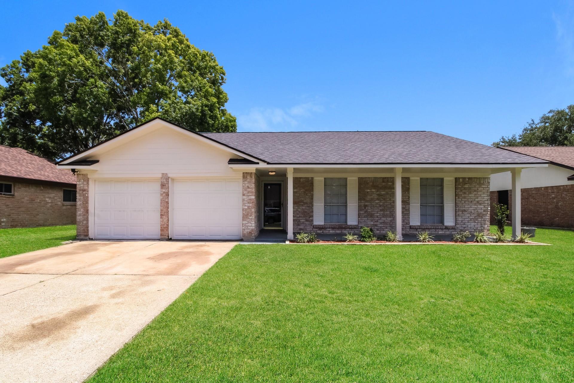 1611 Pecan Hollow Street — photo