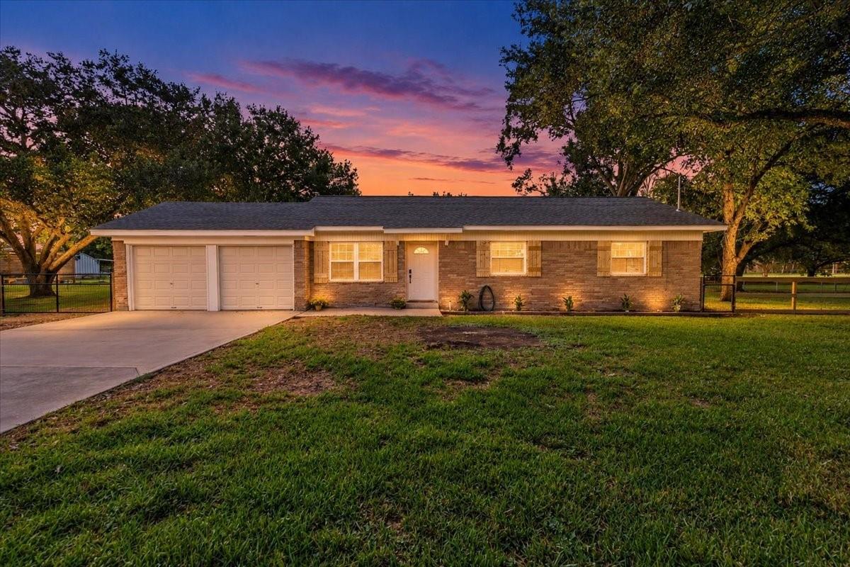 3405 Meadowlark Lane — photo