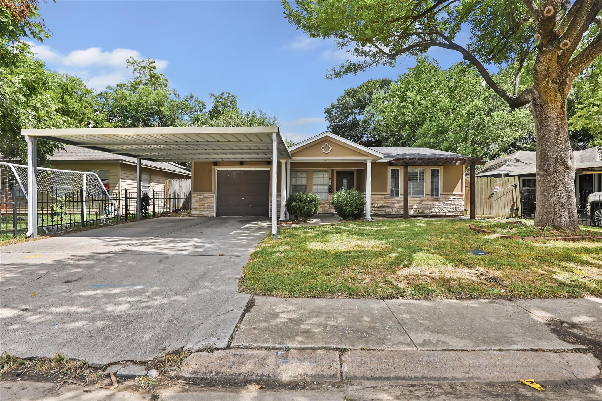 2105 Marshall Street — photo