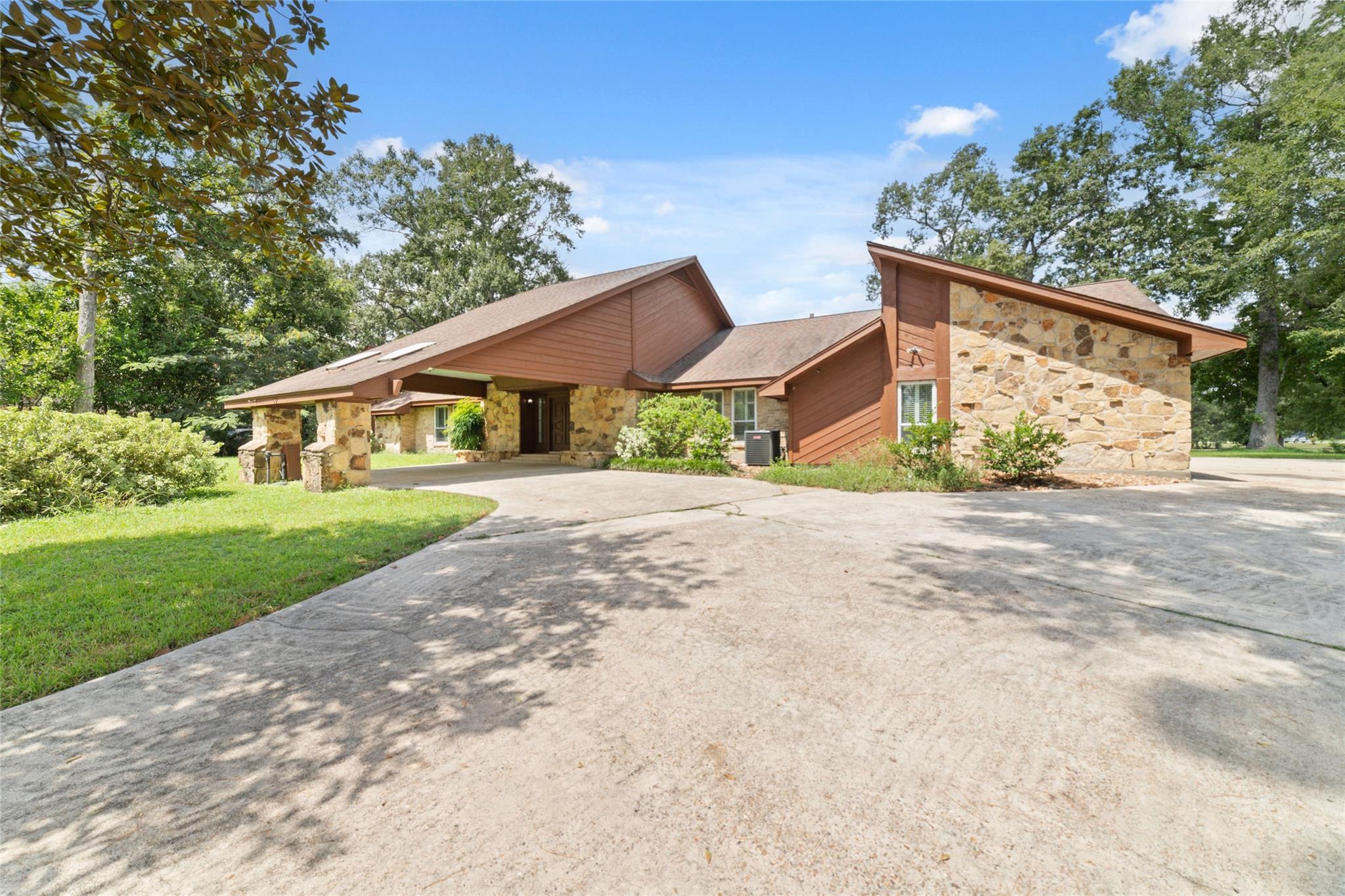 601 Brandon Road — photo
