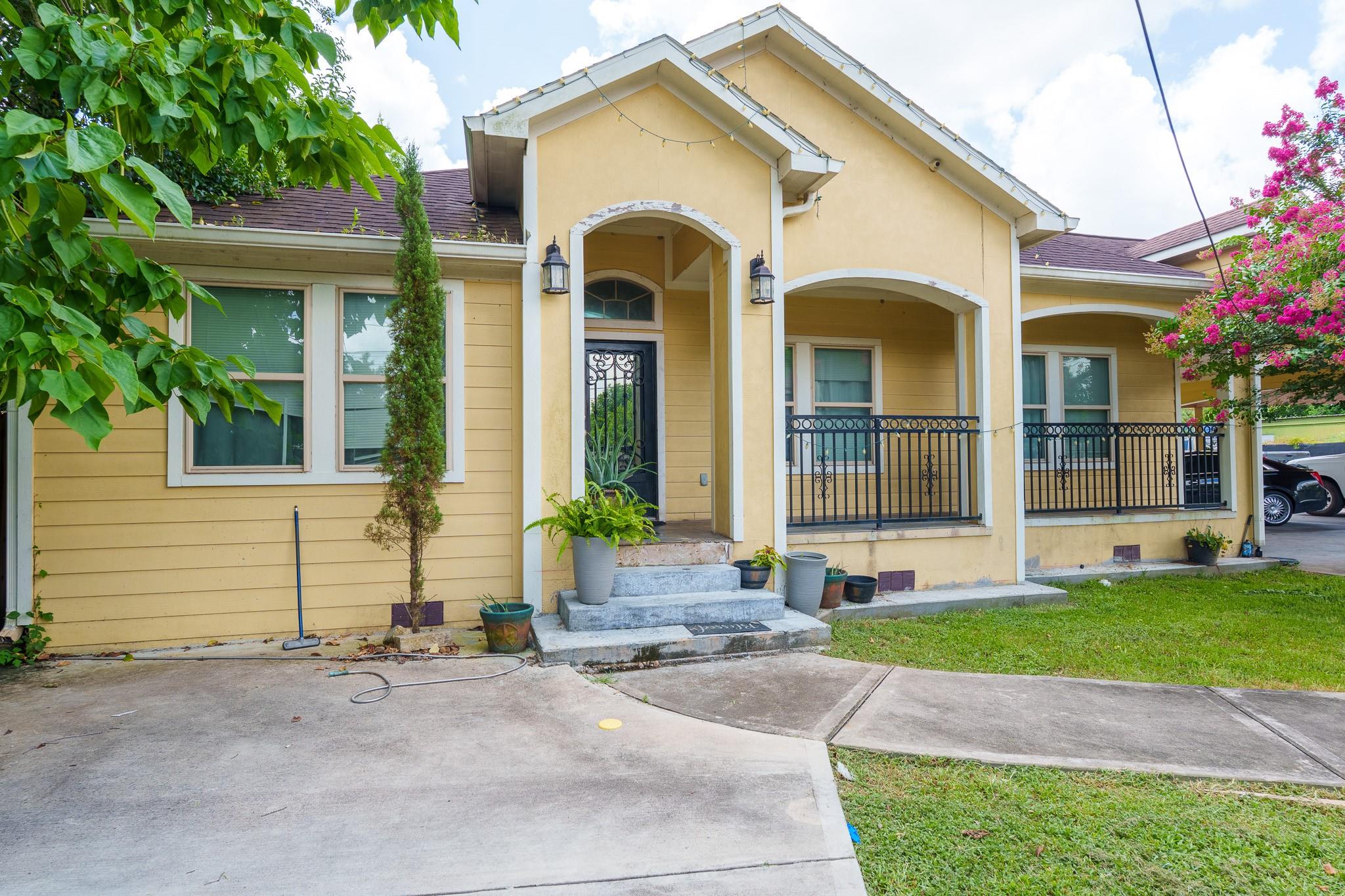 2106 Bertrand Street — photo