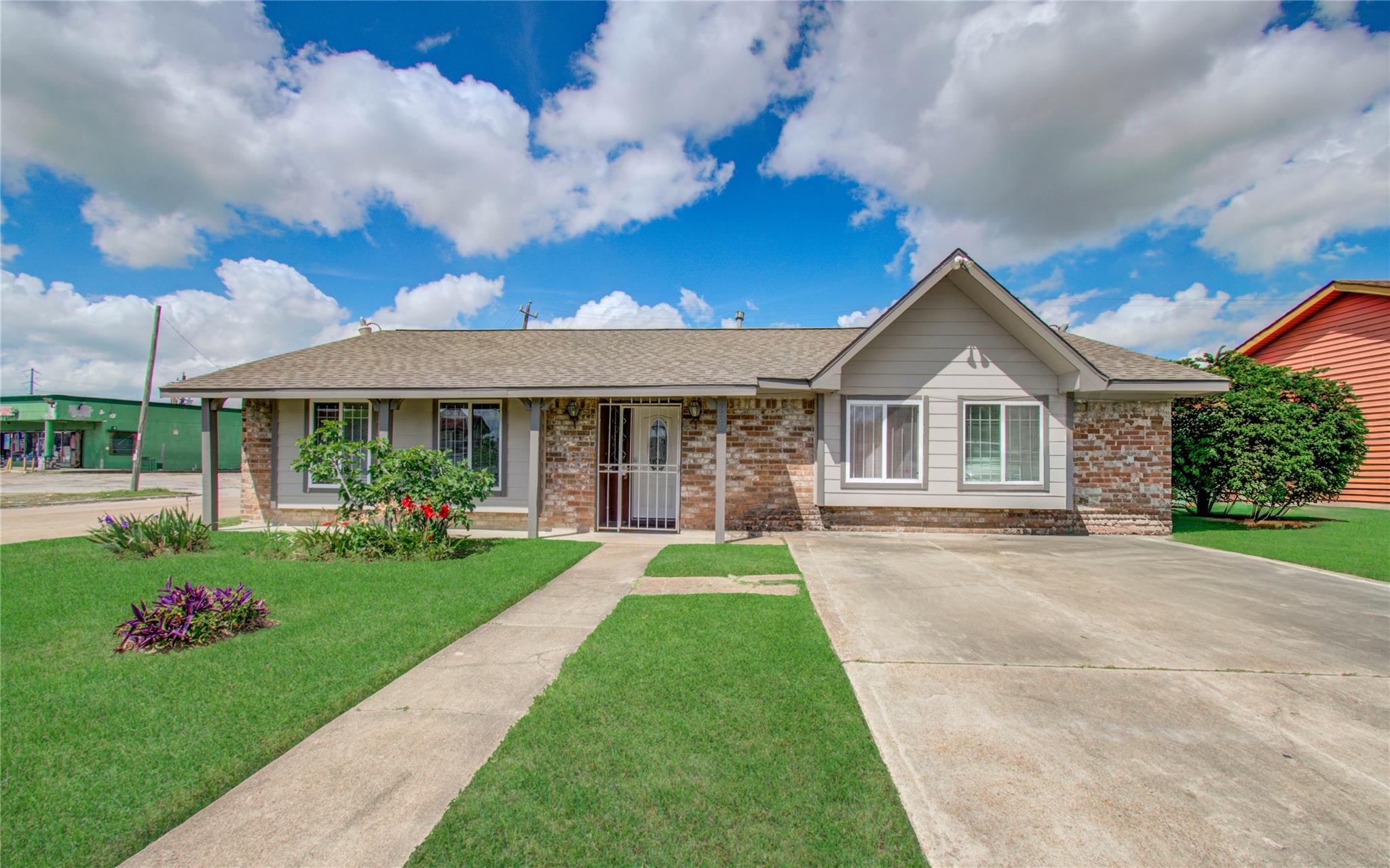 930 Centerwood Drive — photo
