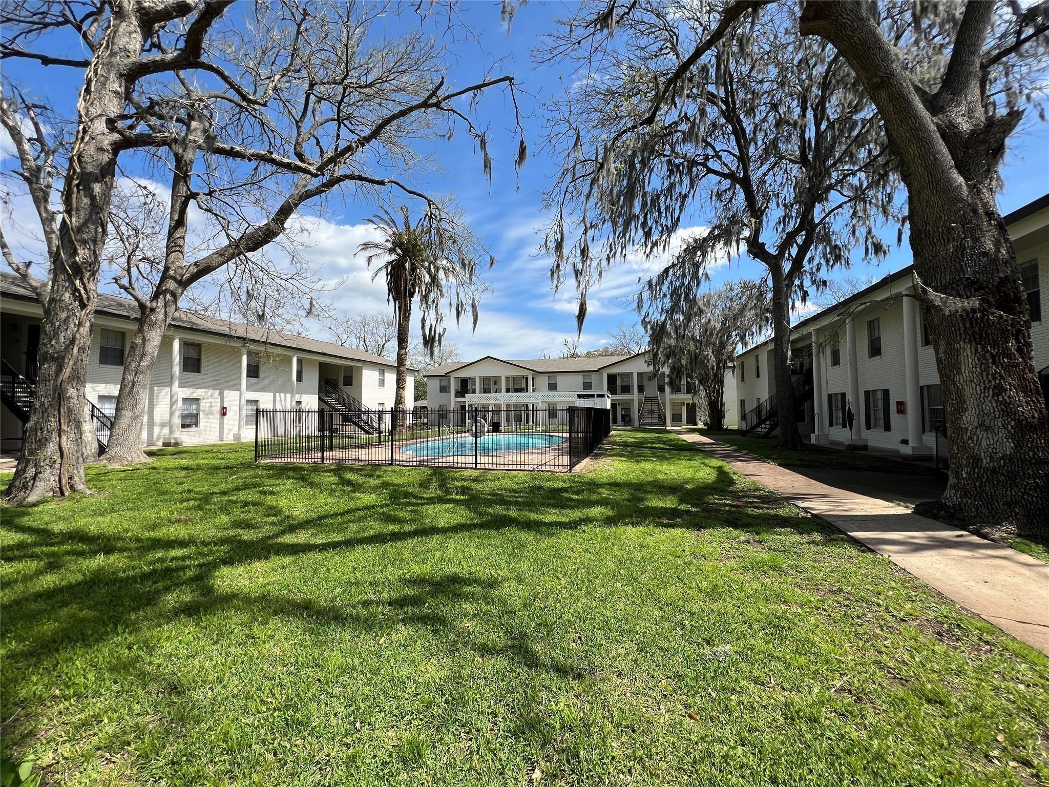 500 Willow Drive #B6 — photo