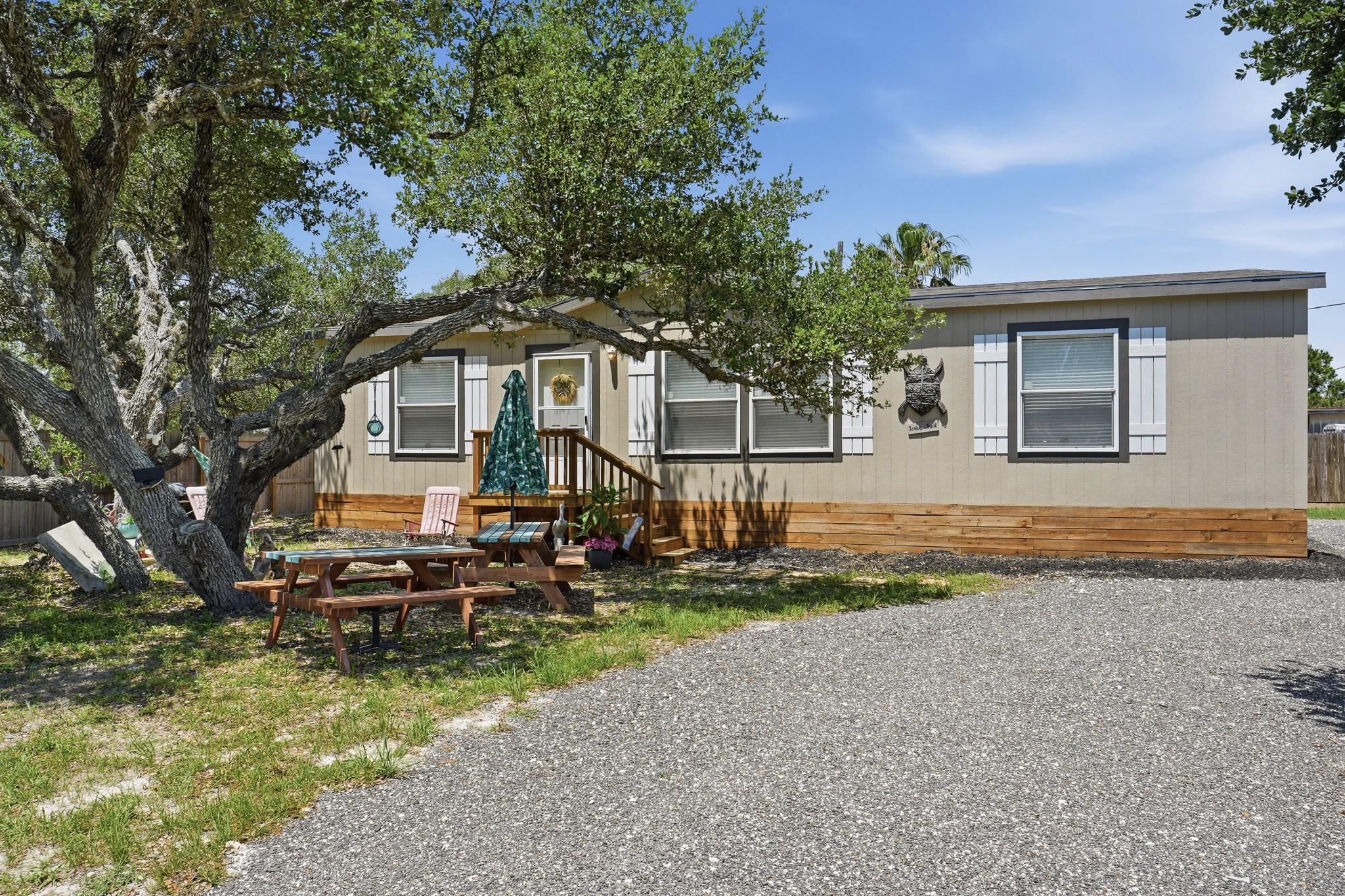 867 Rowe Street — photo