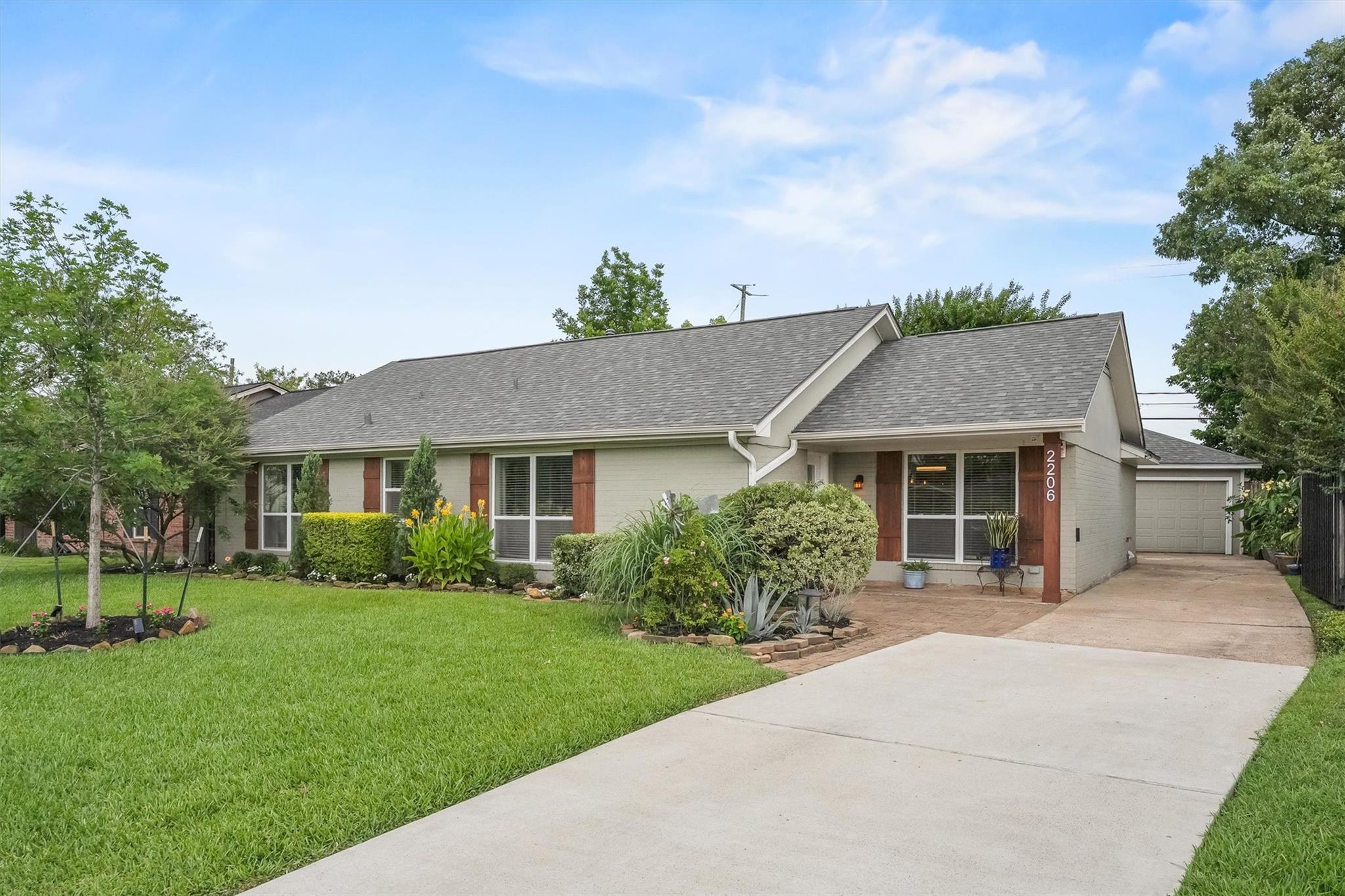 2206 Willowby Drive — photo
