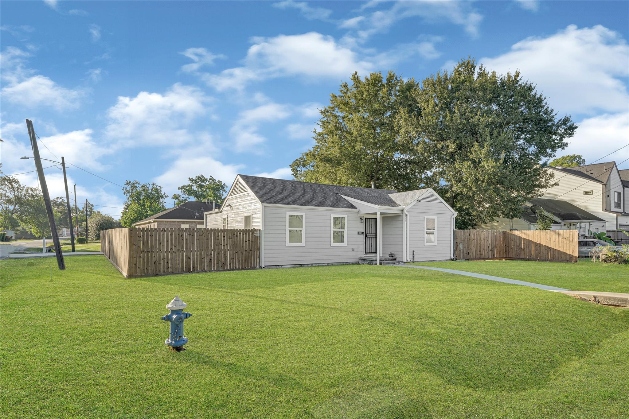 7101 Goforth Street — photo