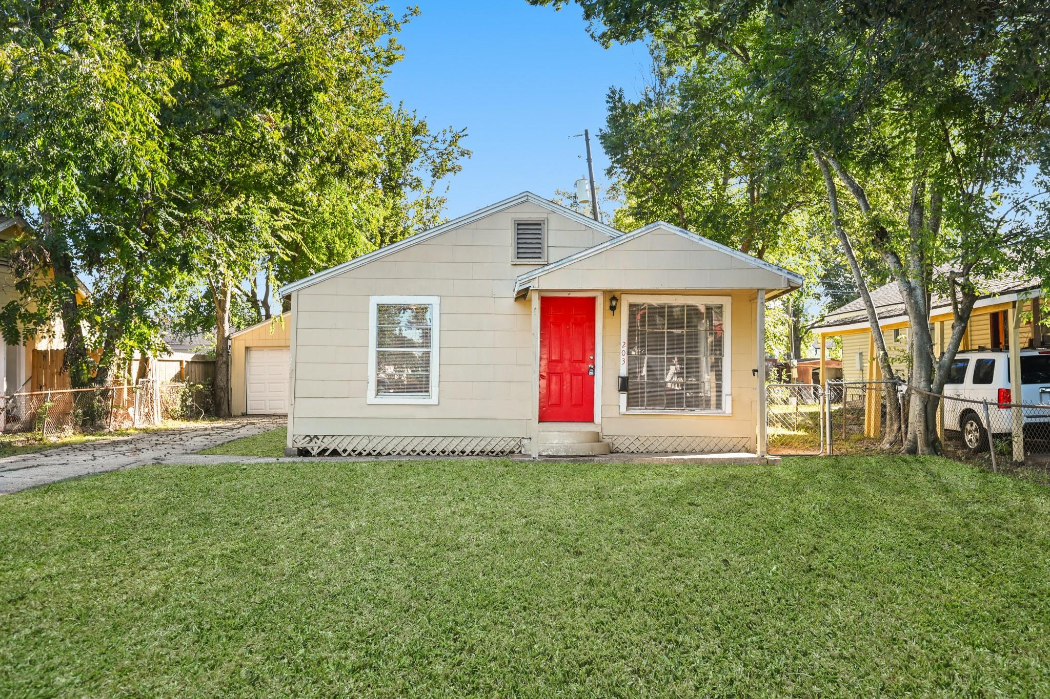 203 W Hart Avenue — photo