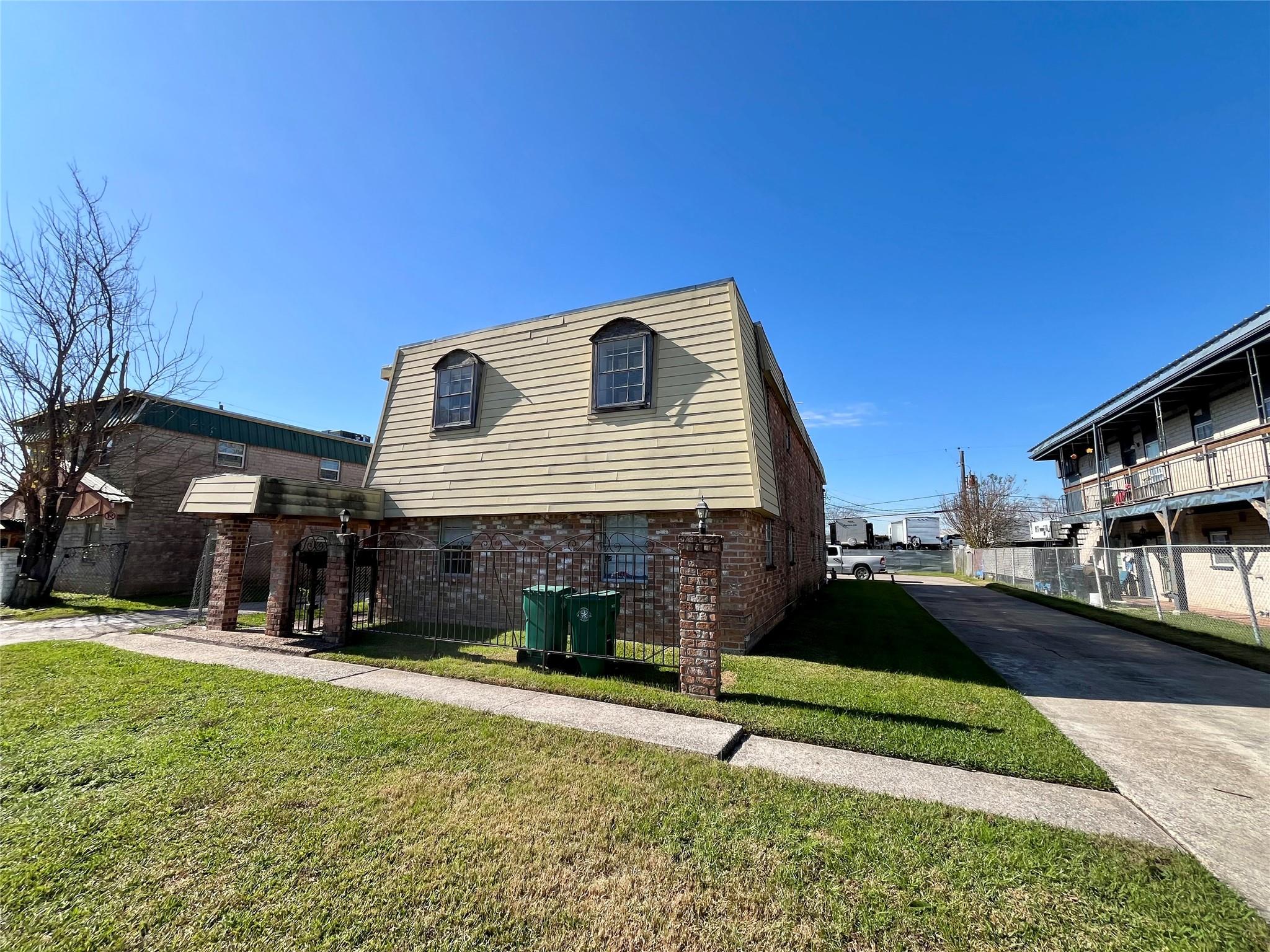 1042 W Village Court #D — photo