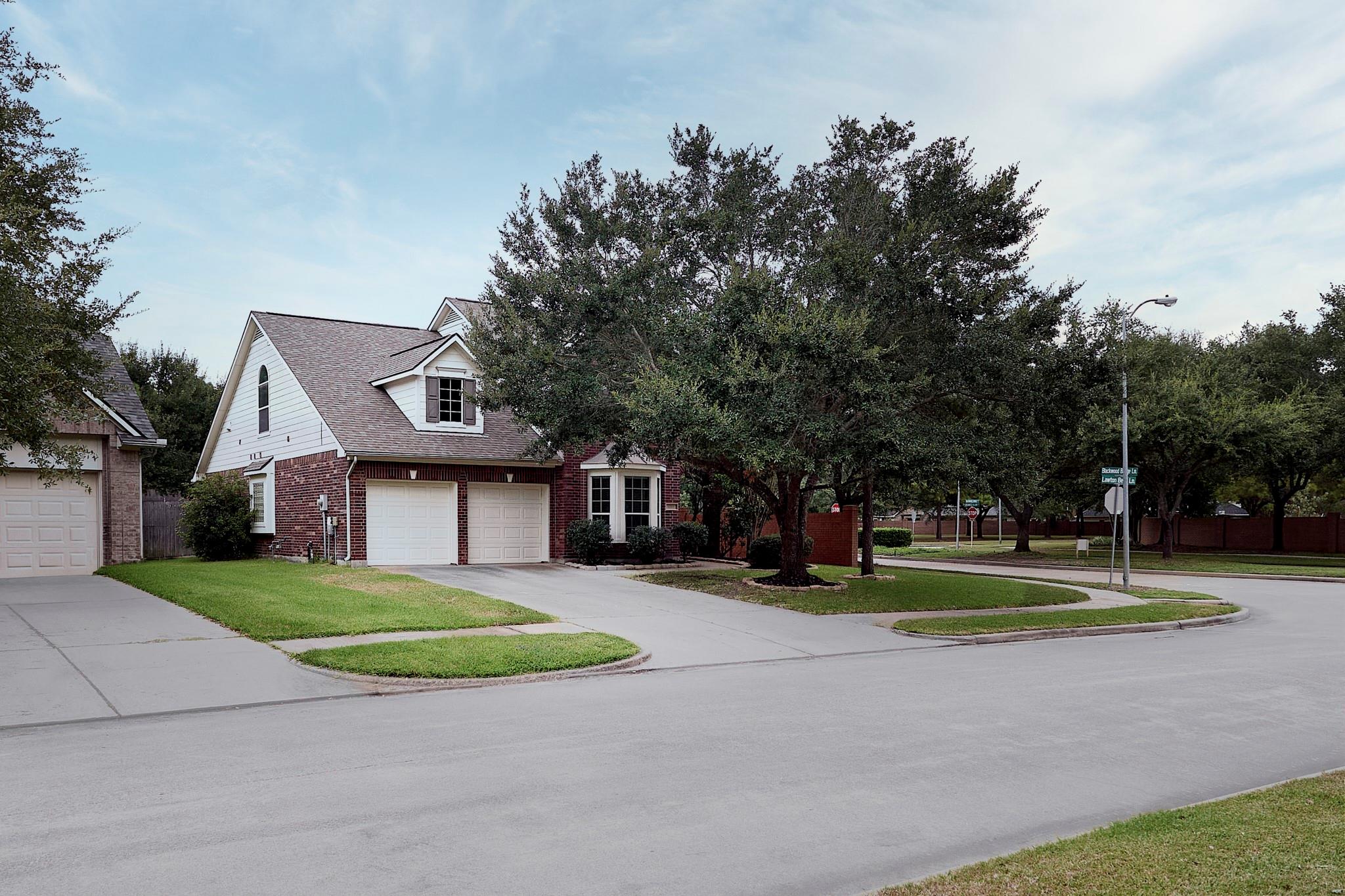 4702 Lawton Bend Lane E — photo