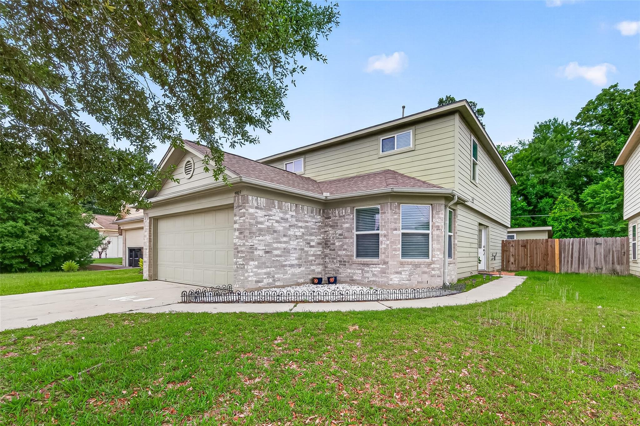 9909 Kingfisher Drive — photo