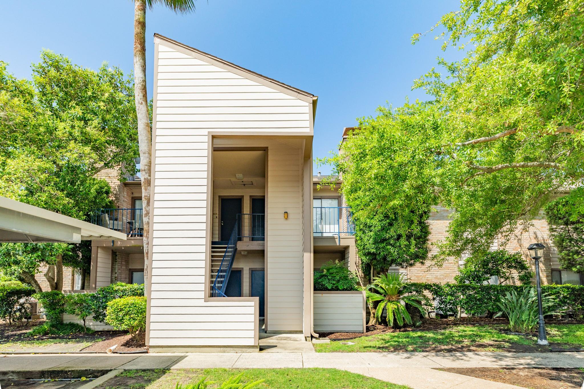 7098 N Holiday Drive — photo