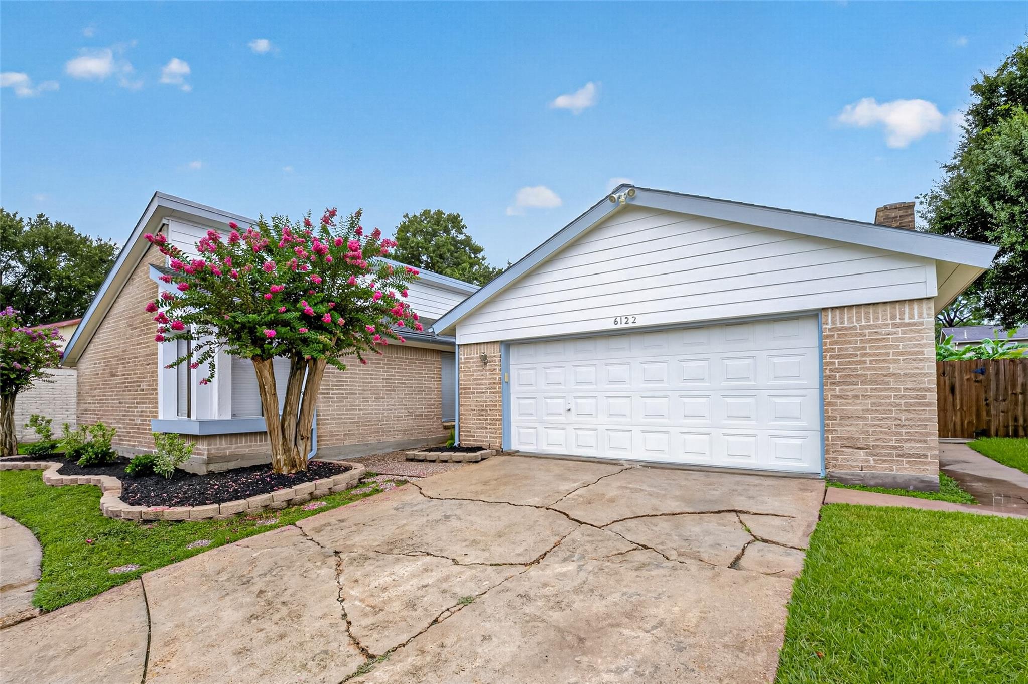 6122 Sanford Road — photo