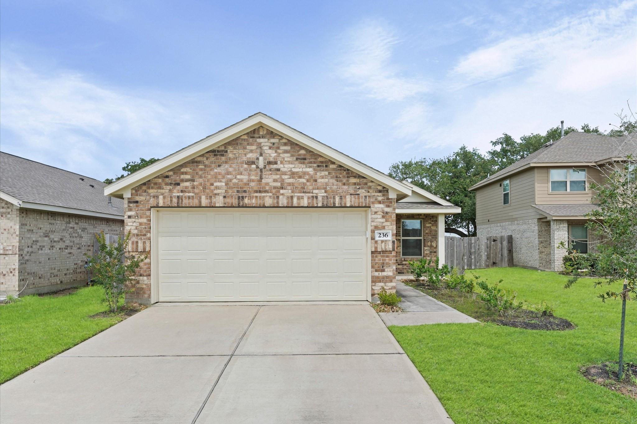 236 Bennett Loop, Angleton, TX 77515 — photo 2