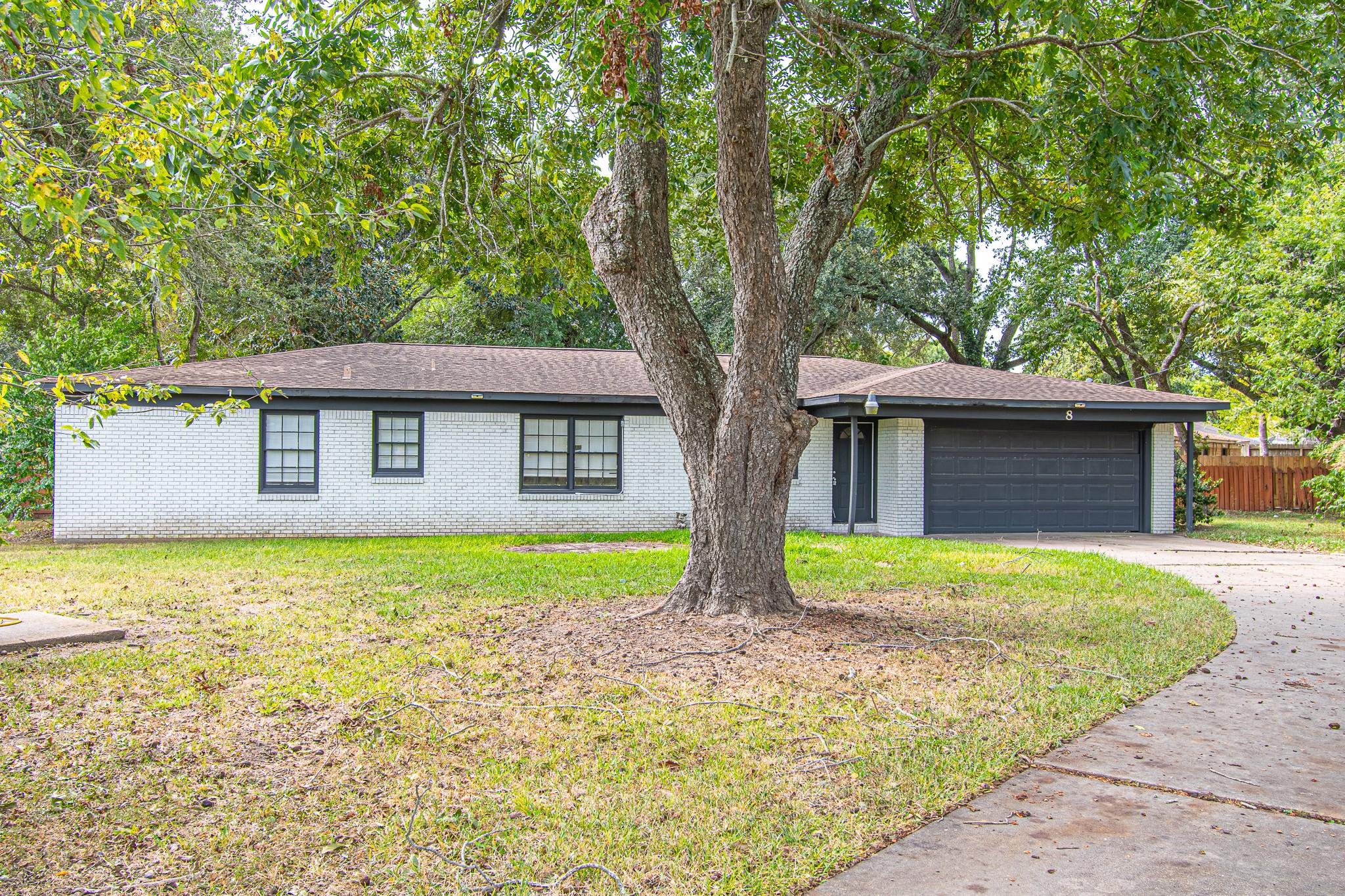 8 Coronado Circle — photo