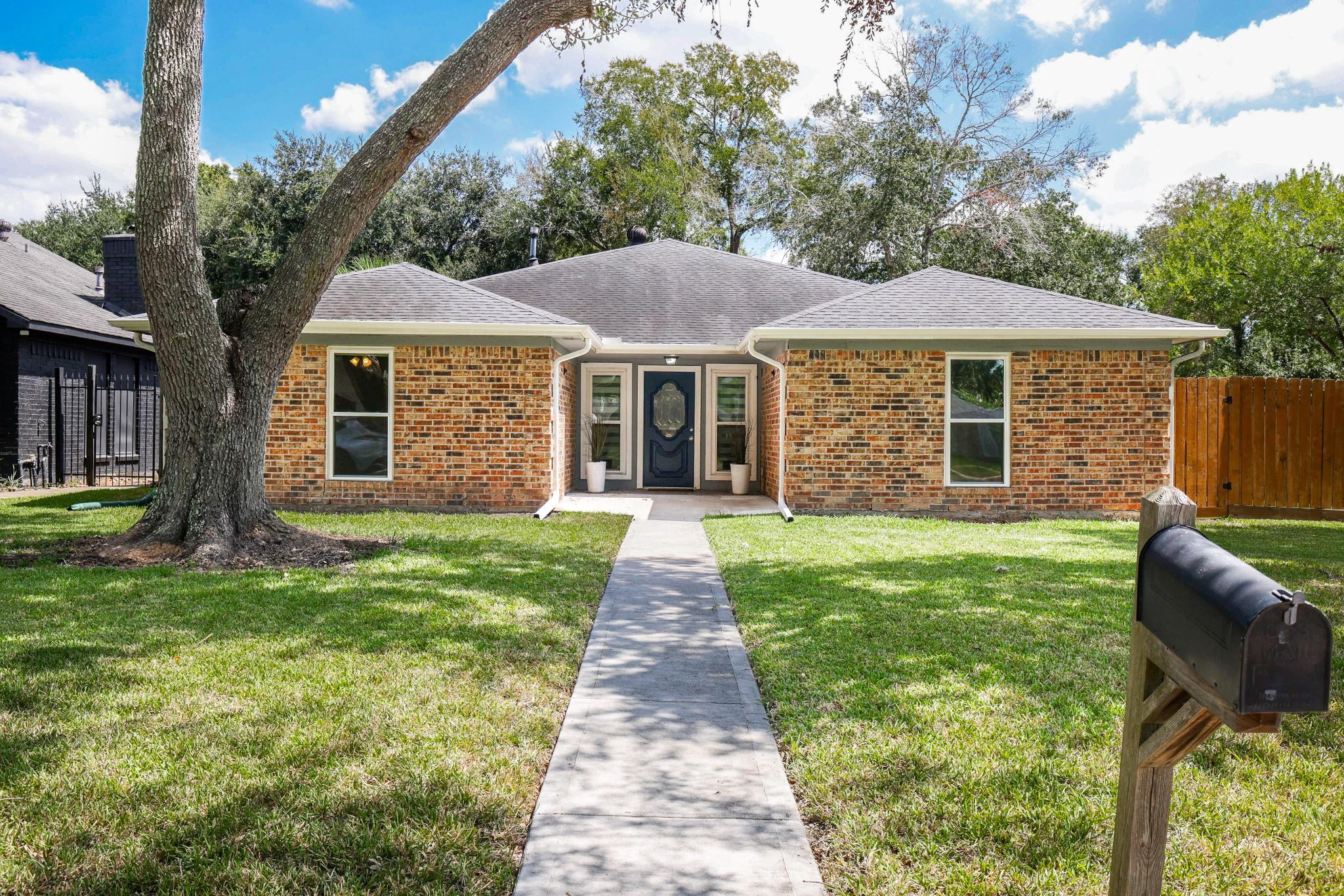 1802 Elmwood Court — photo