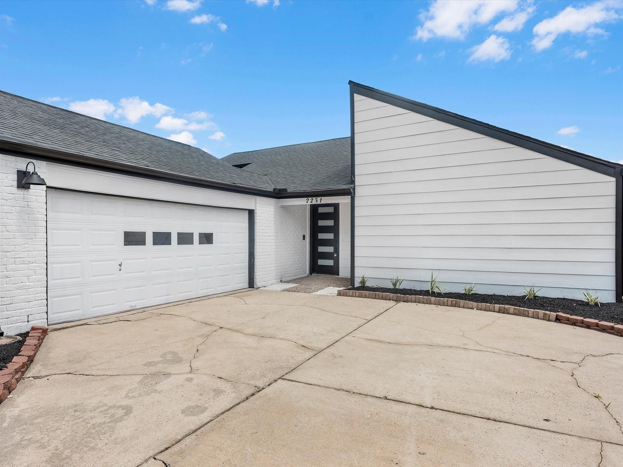 2231 Round Lake Drive — photo