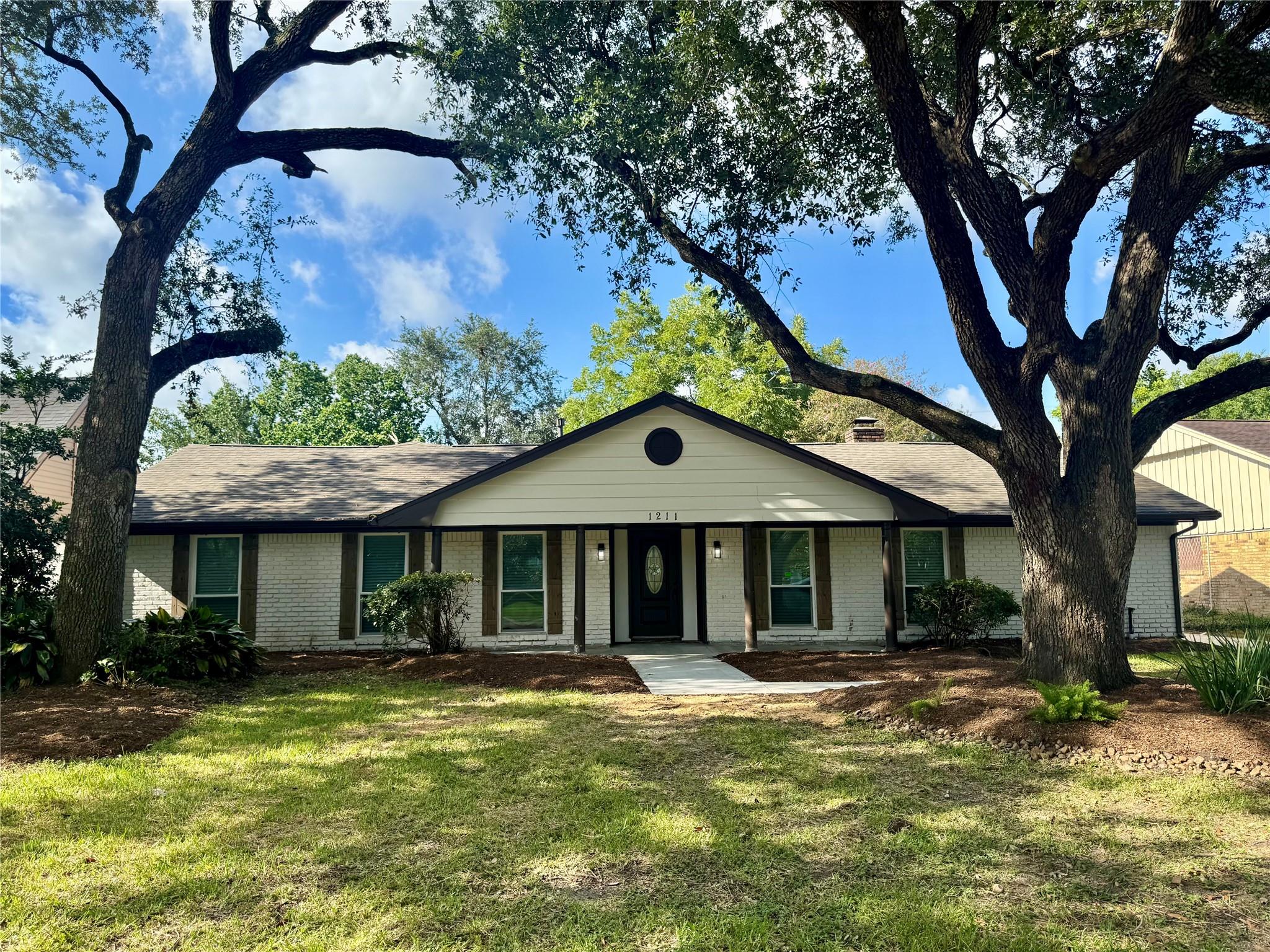 1211 Shorewood Drive — photo