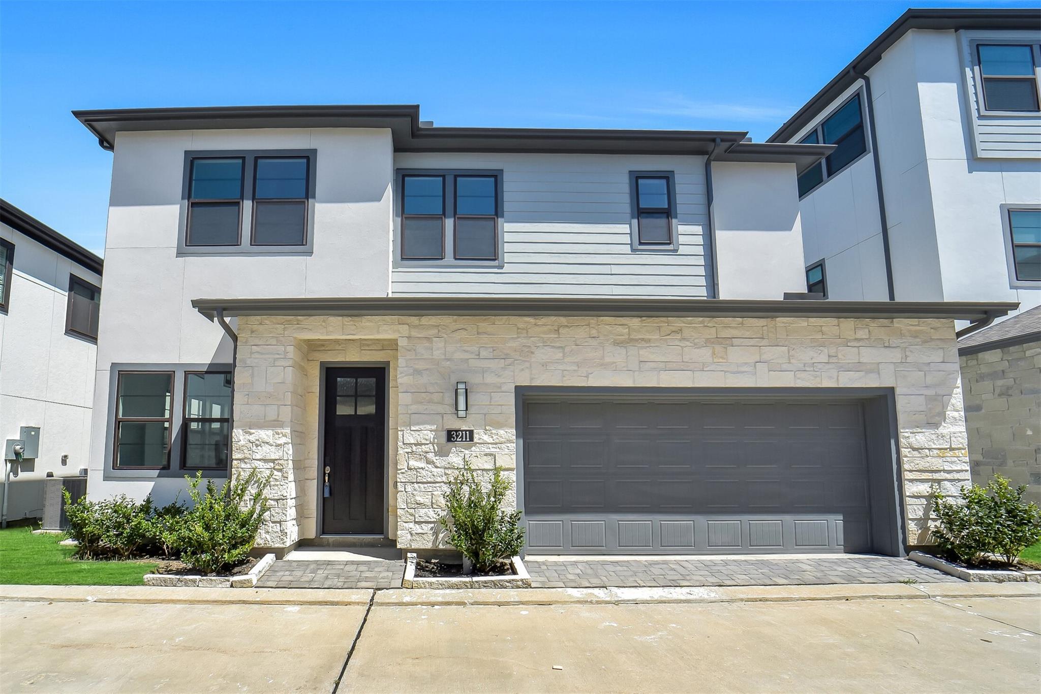 3211 Royal Oaks Hollow Lane — photo