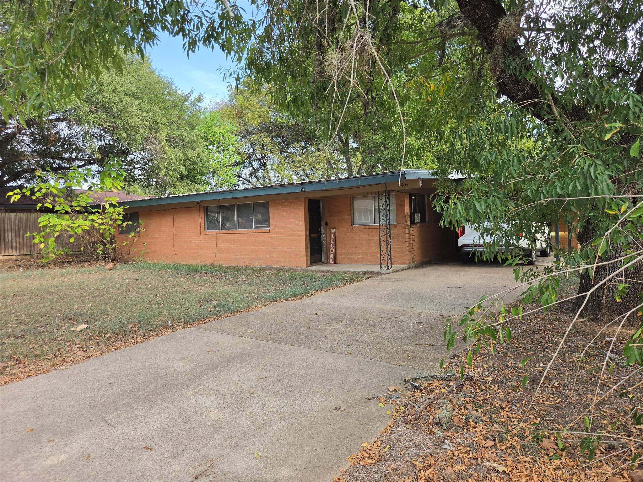 404 E Brown Street, Hearne, TX 77859 — photo 2