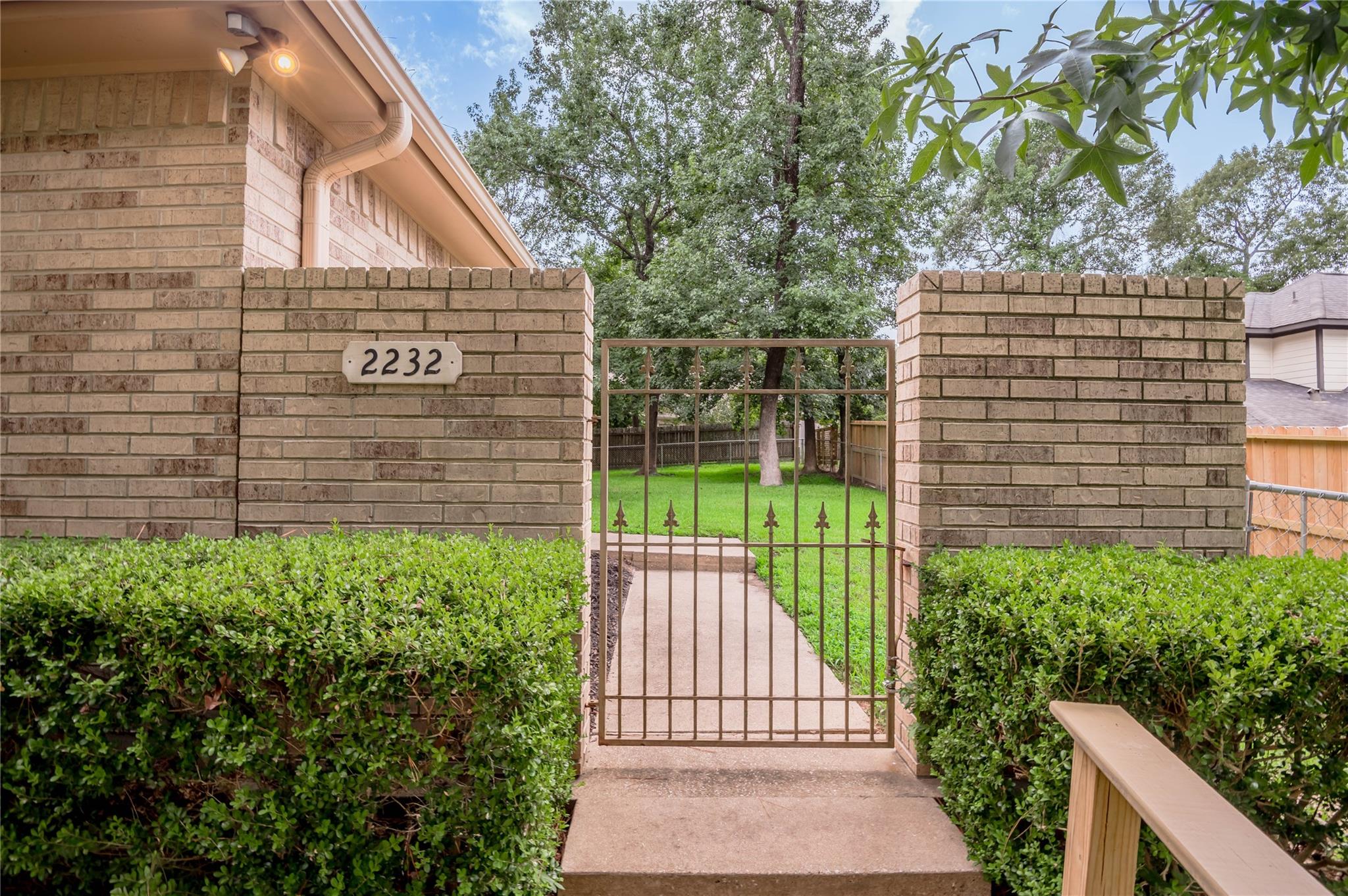2232 Azalea Circle — photo
