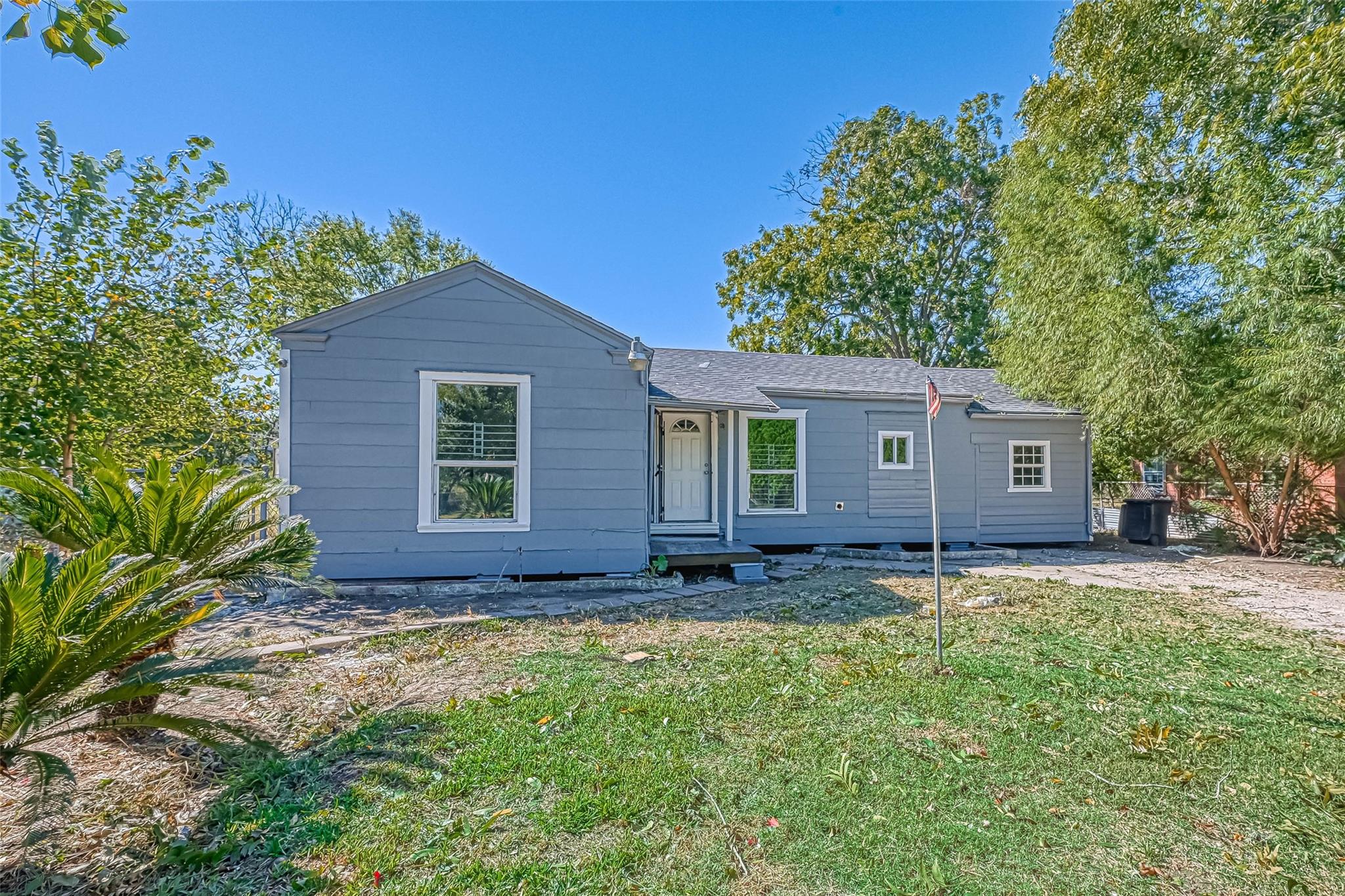 4118 Sunflower Street — photo