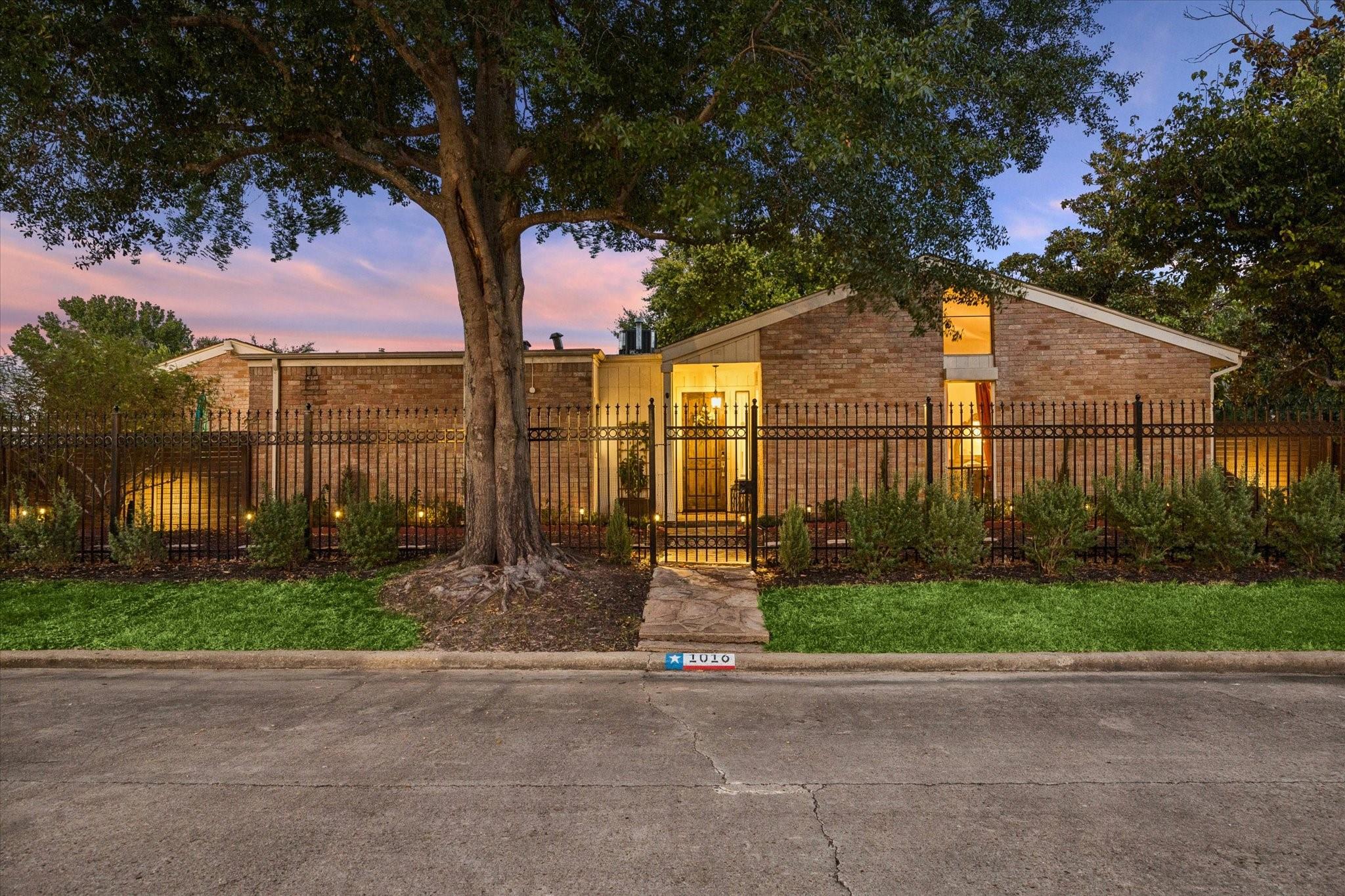 1016 Fleetwood Place Drive — photo