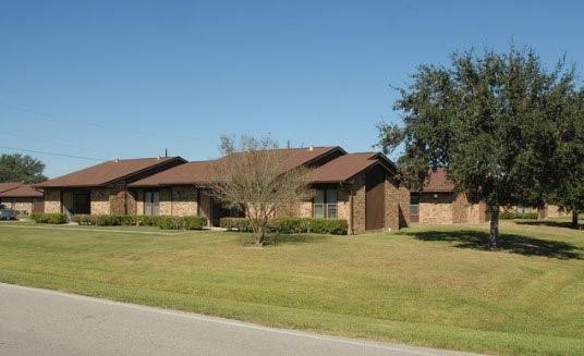 1753 E Henderson Road, Angleton, TX 77515 — photo 2