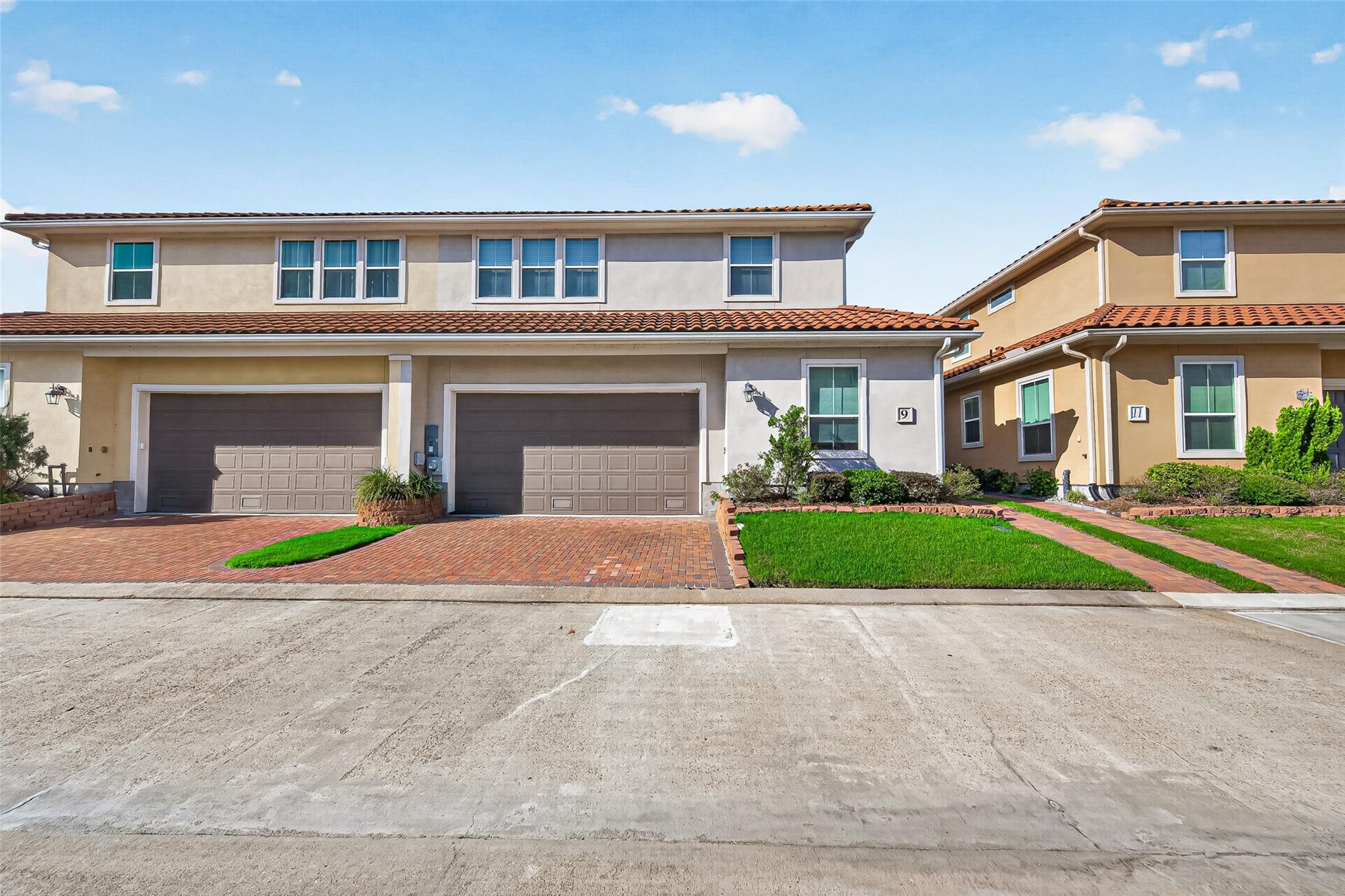 9 W Oaks Drive — photo