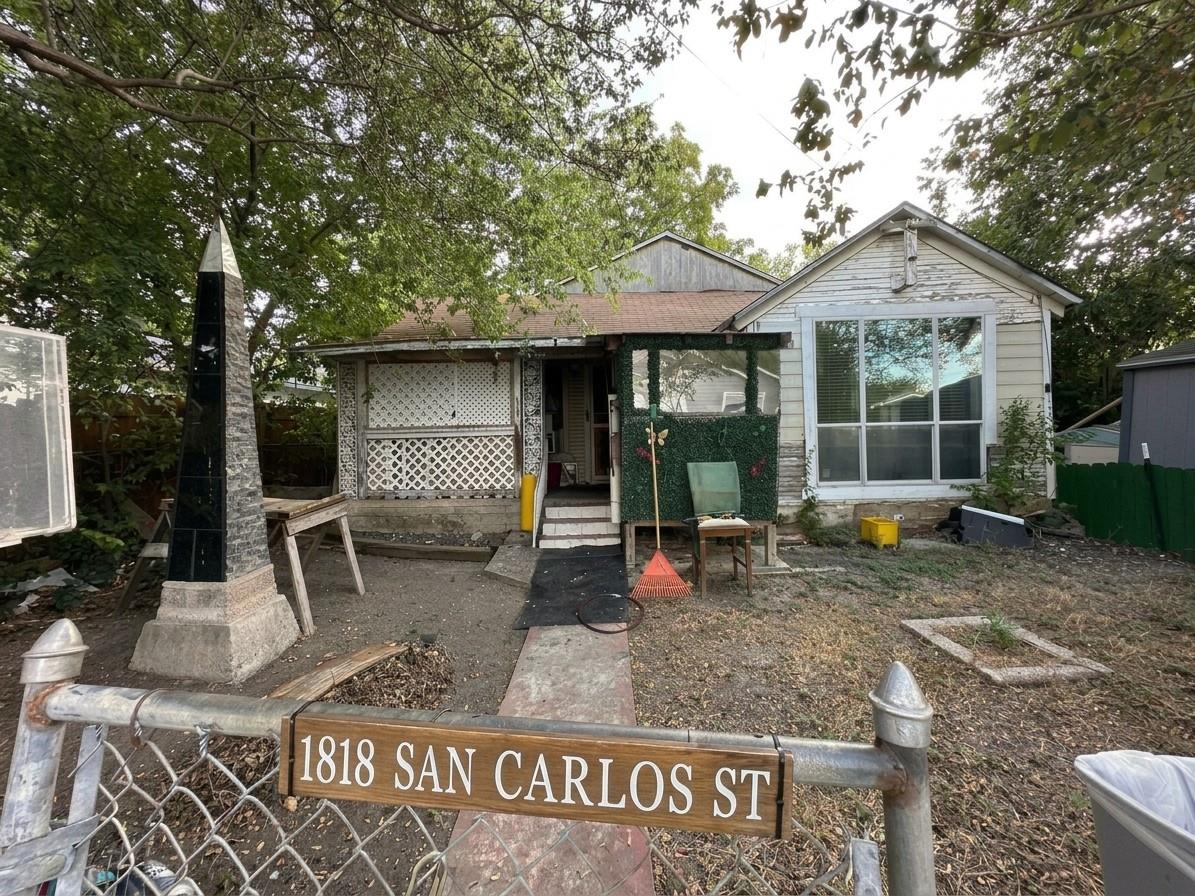 1818 San Carlos Street — photo