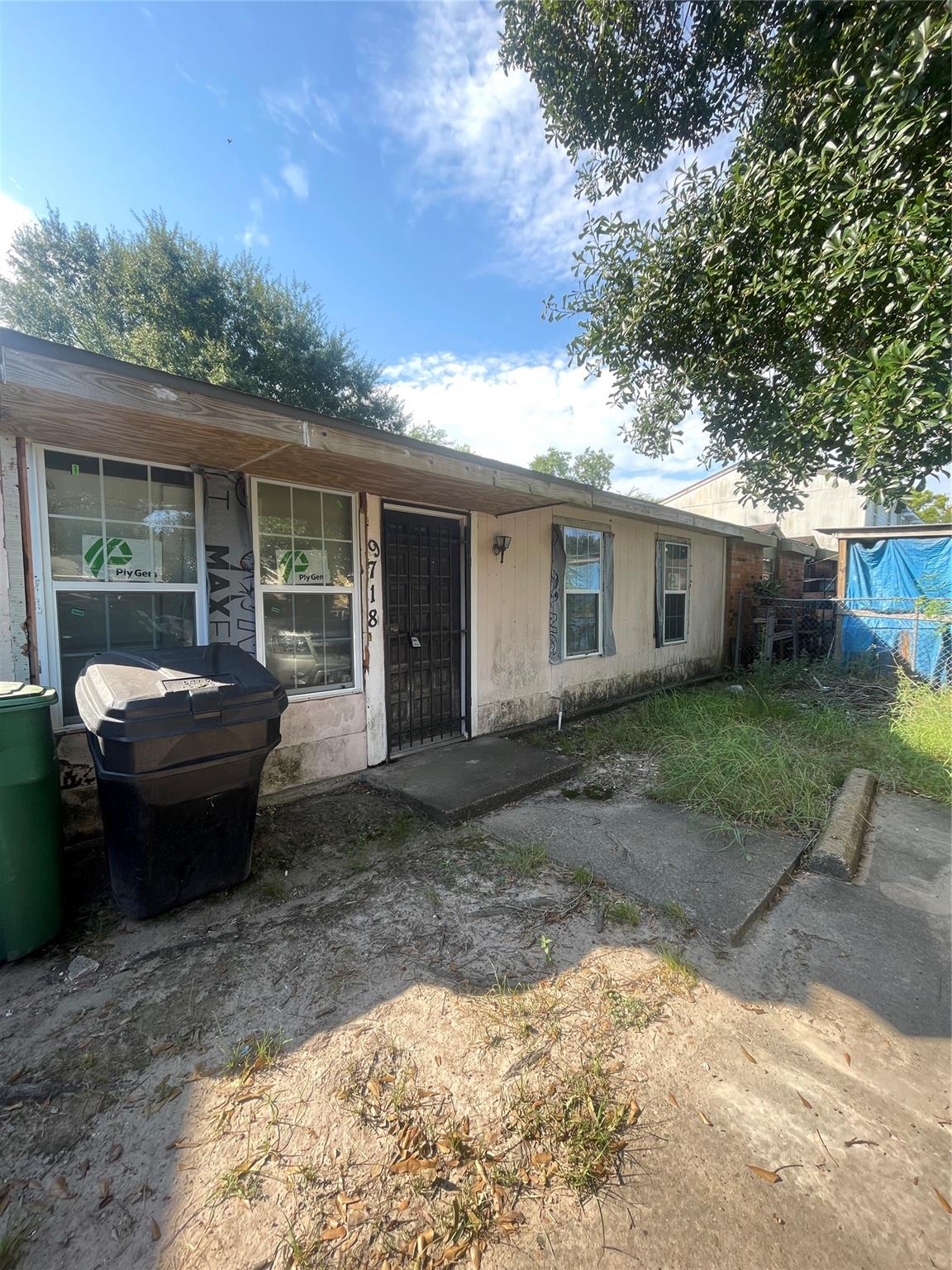9718 Farragut Street — photo