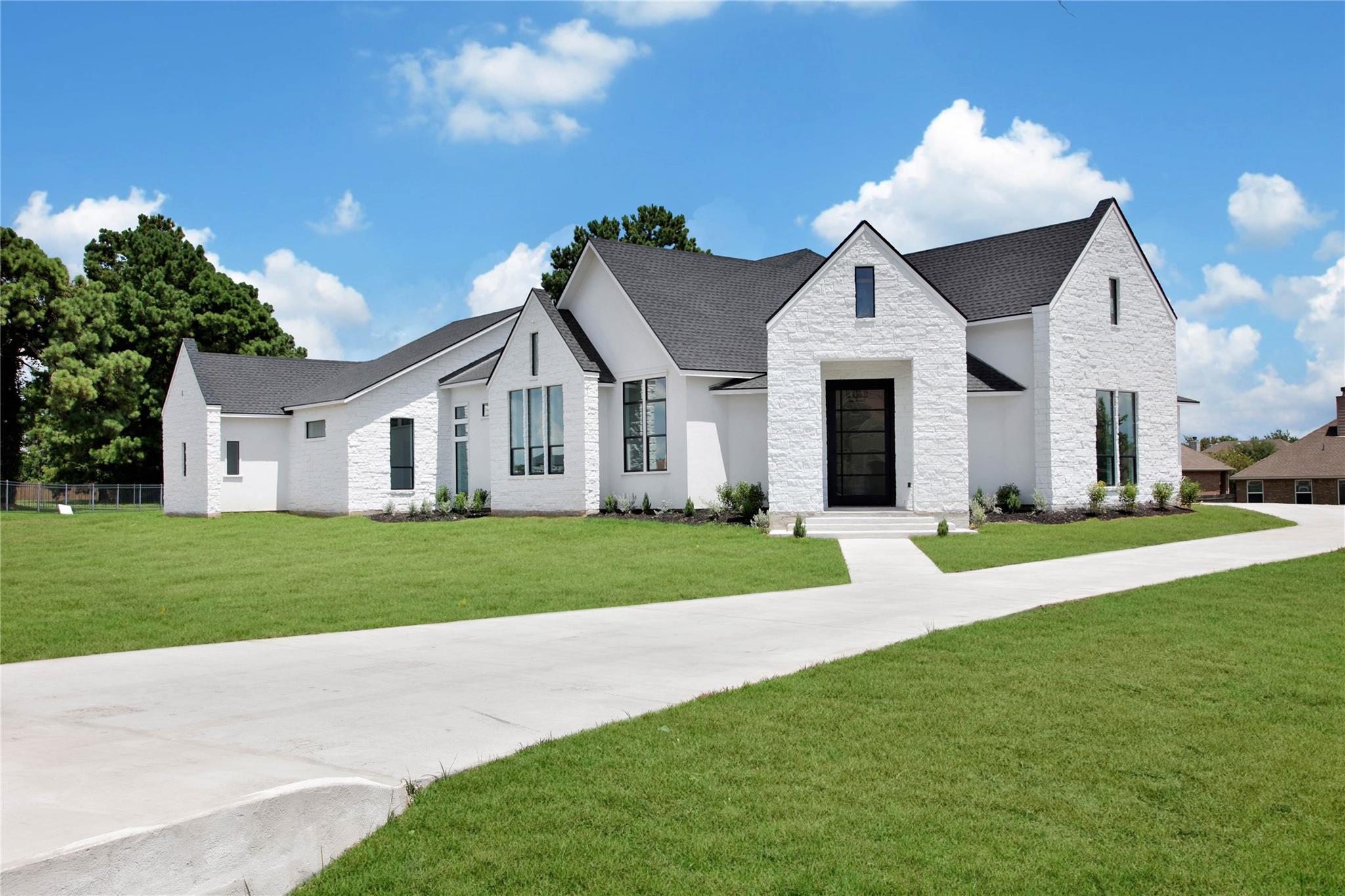 19006 Grandview Court — photo