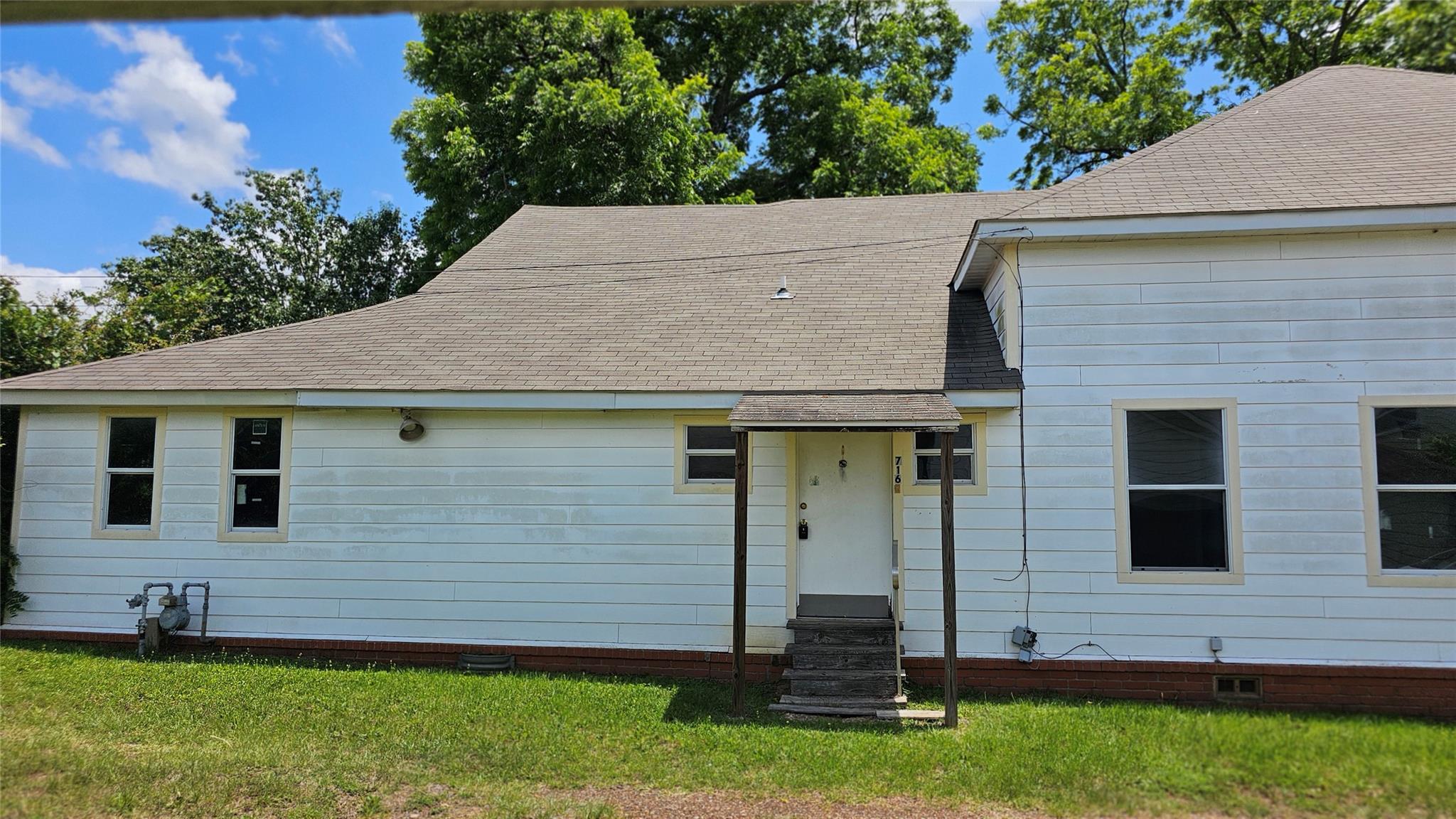 716 E Main Street — photo