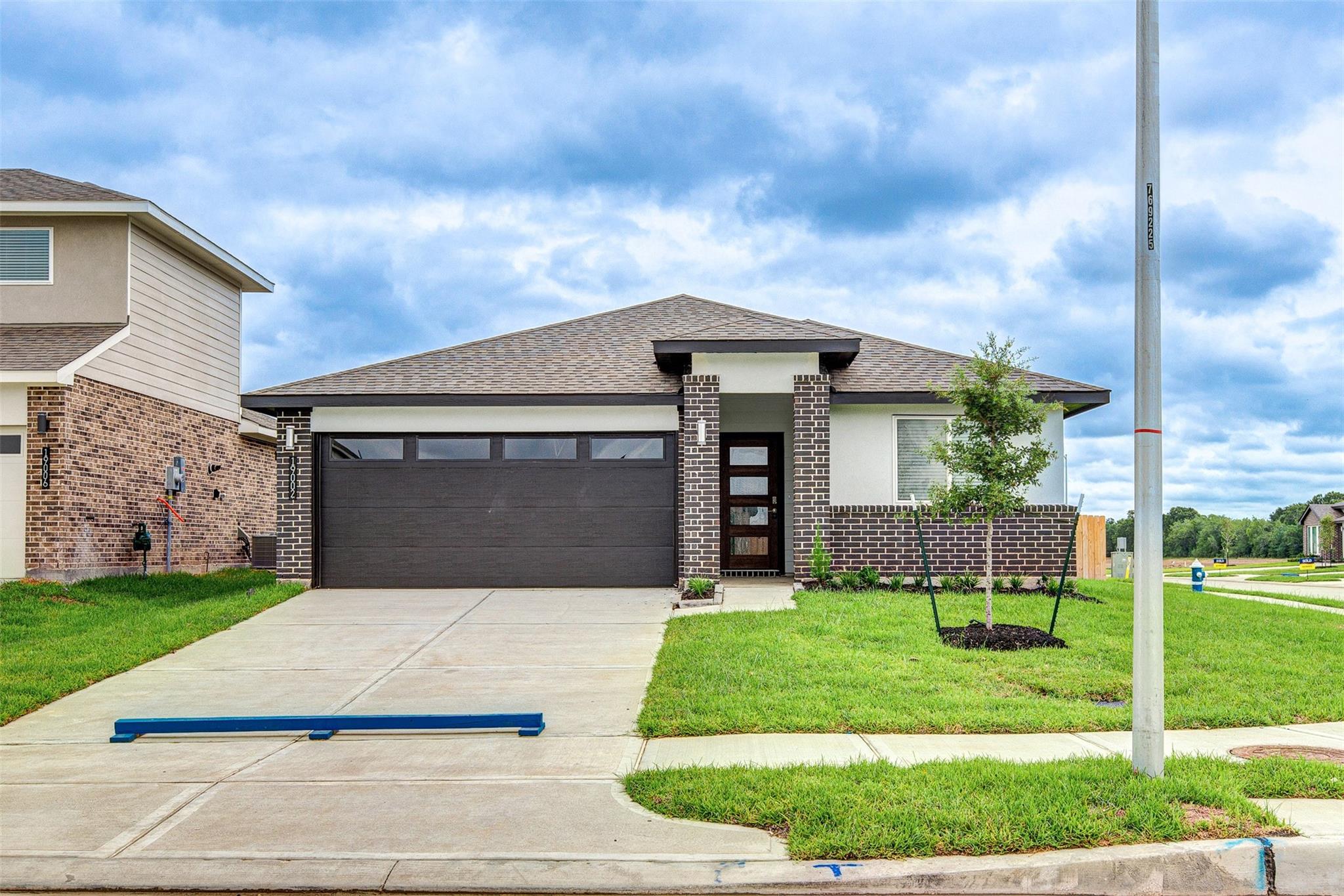 19002 Derrington Manor Lane — photo