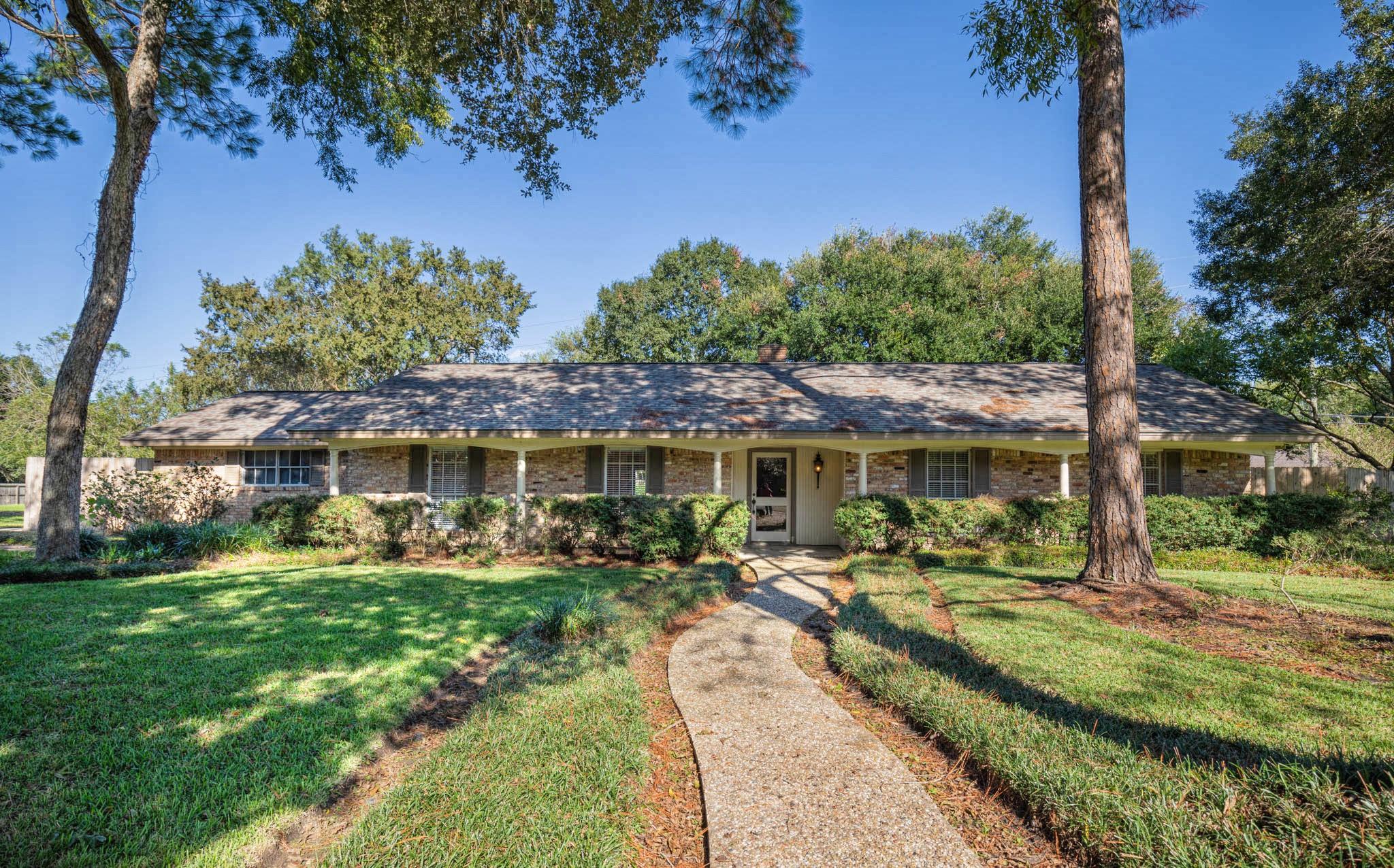 921 Victoria Drive — photo