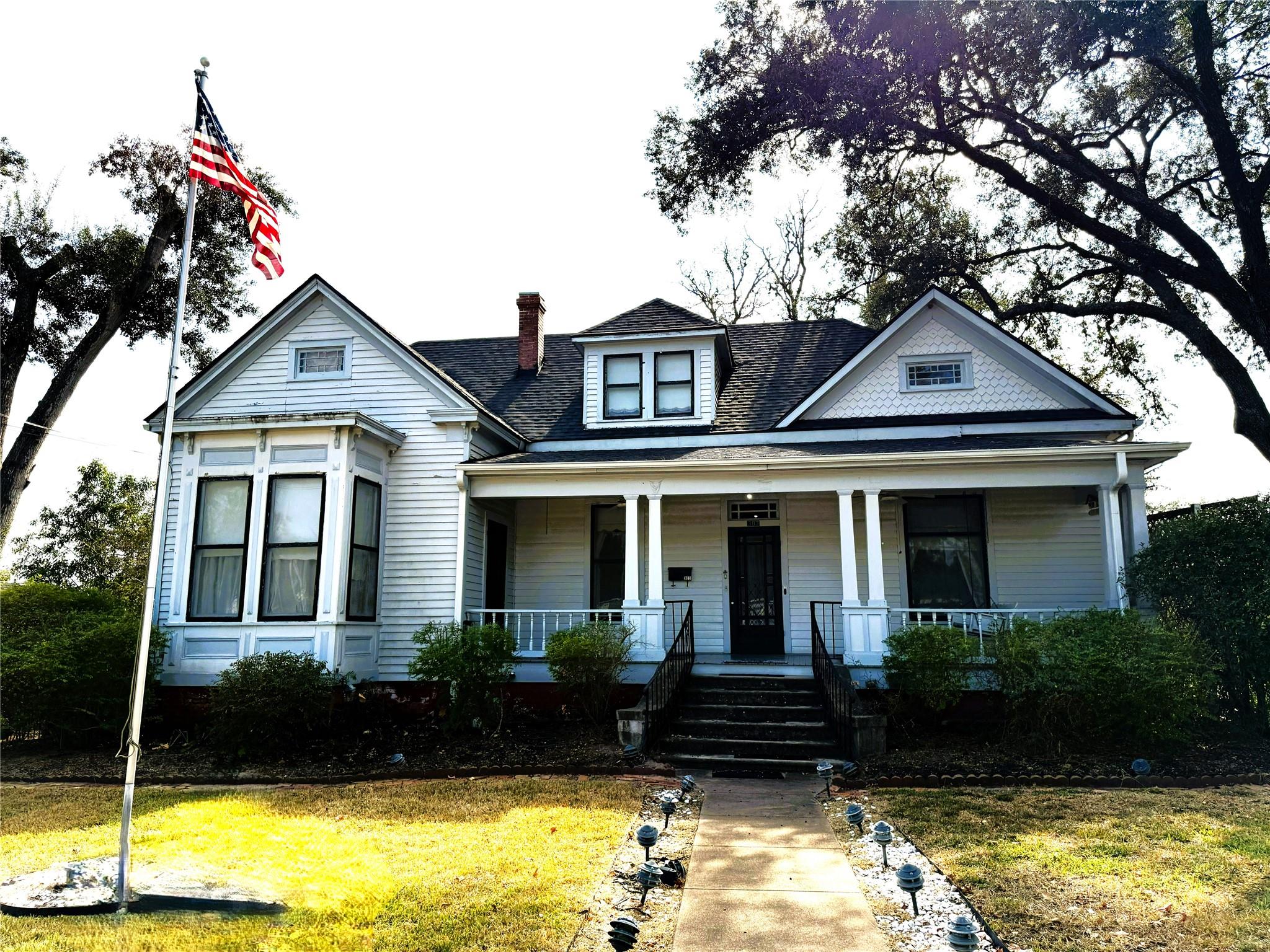 303 E Austin Street E — photo