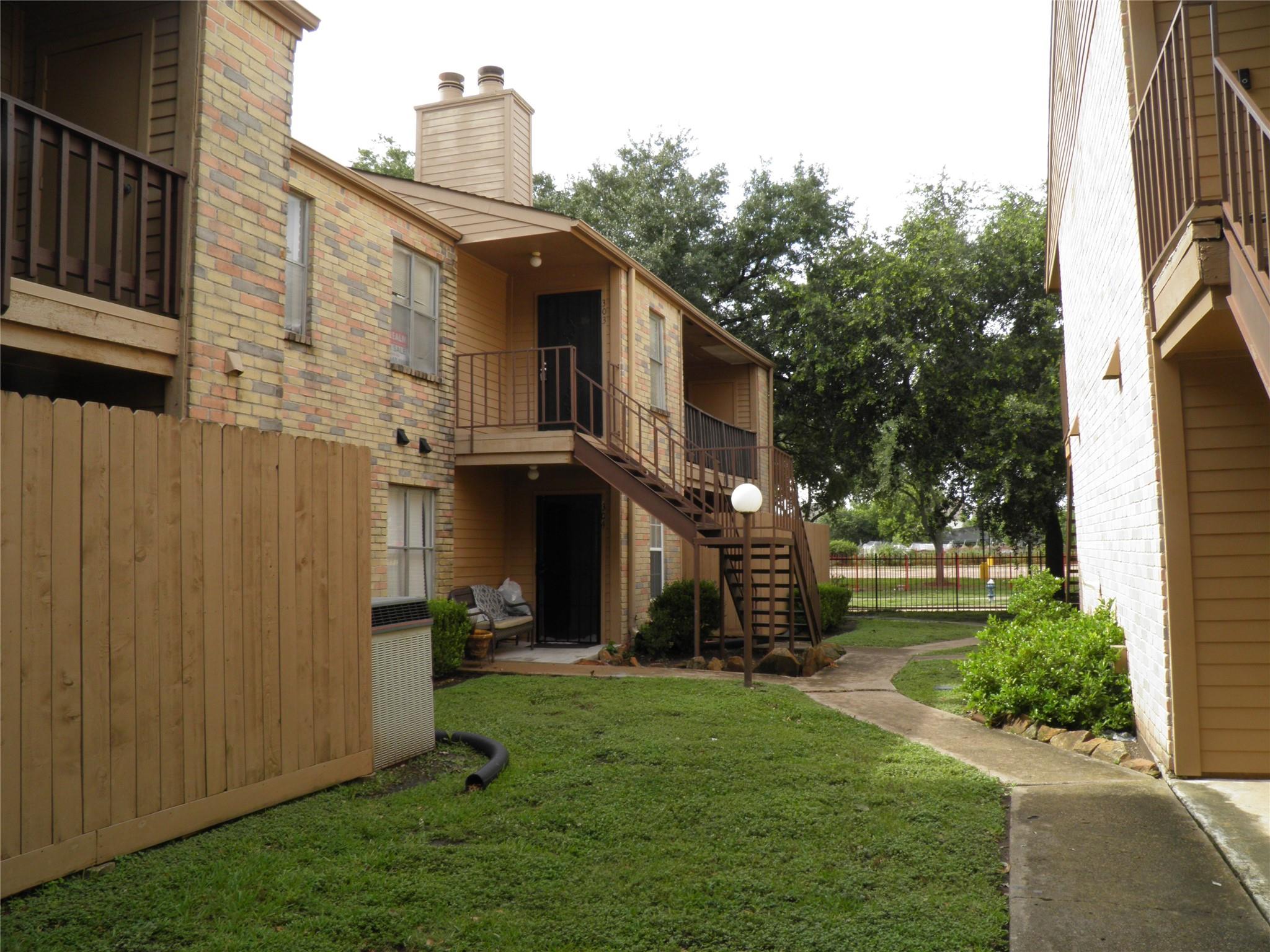 10555 Turtlewood Court #303 — photo