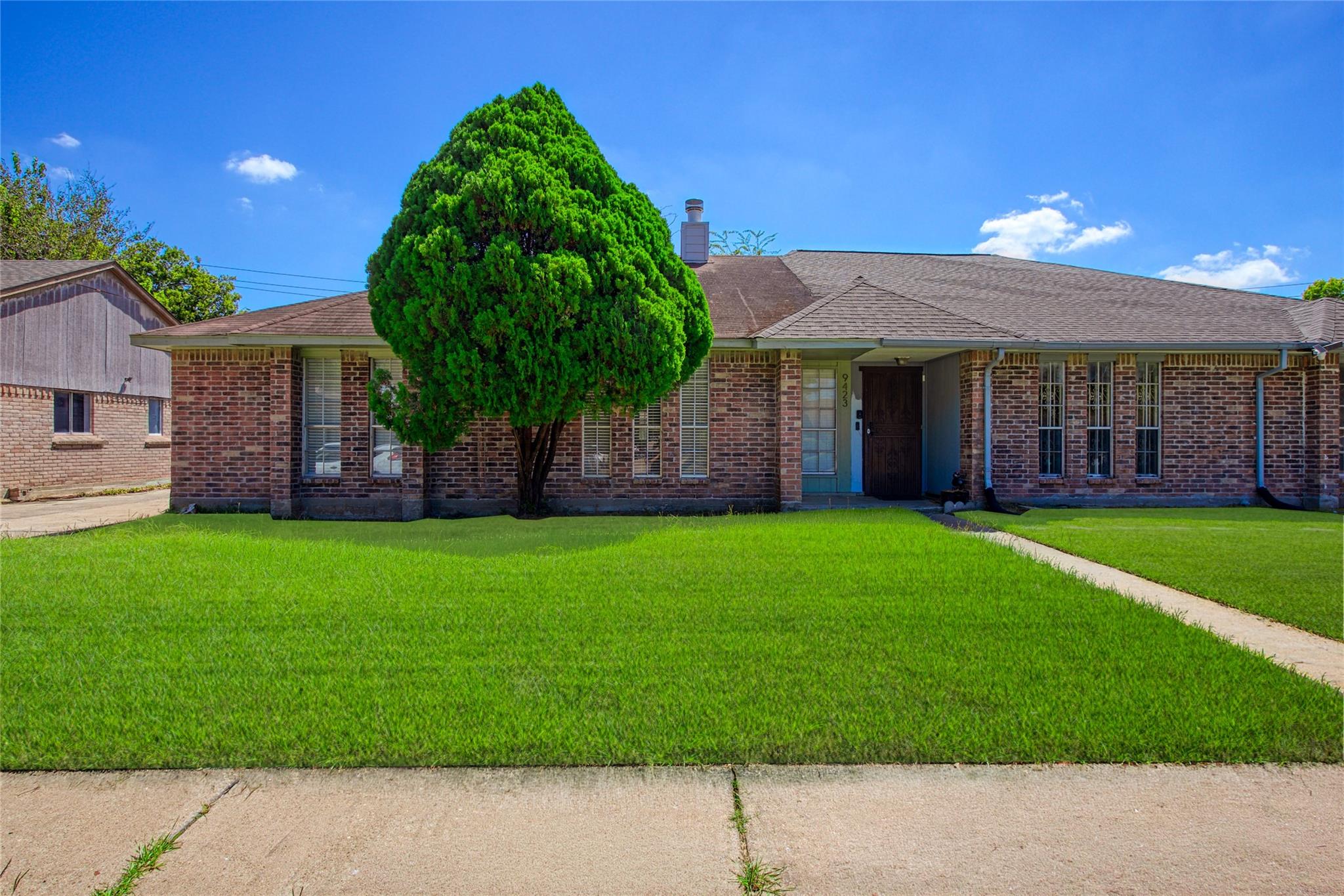 9423 Bollingbrook Drive — photo