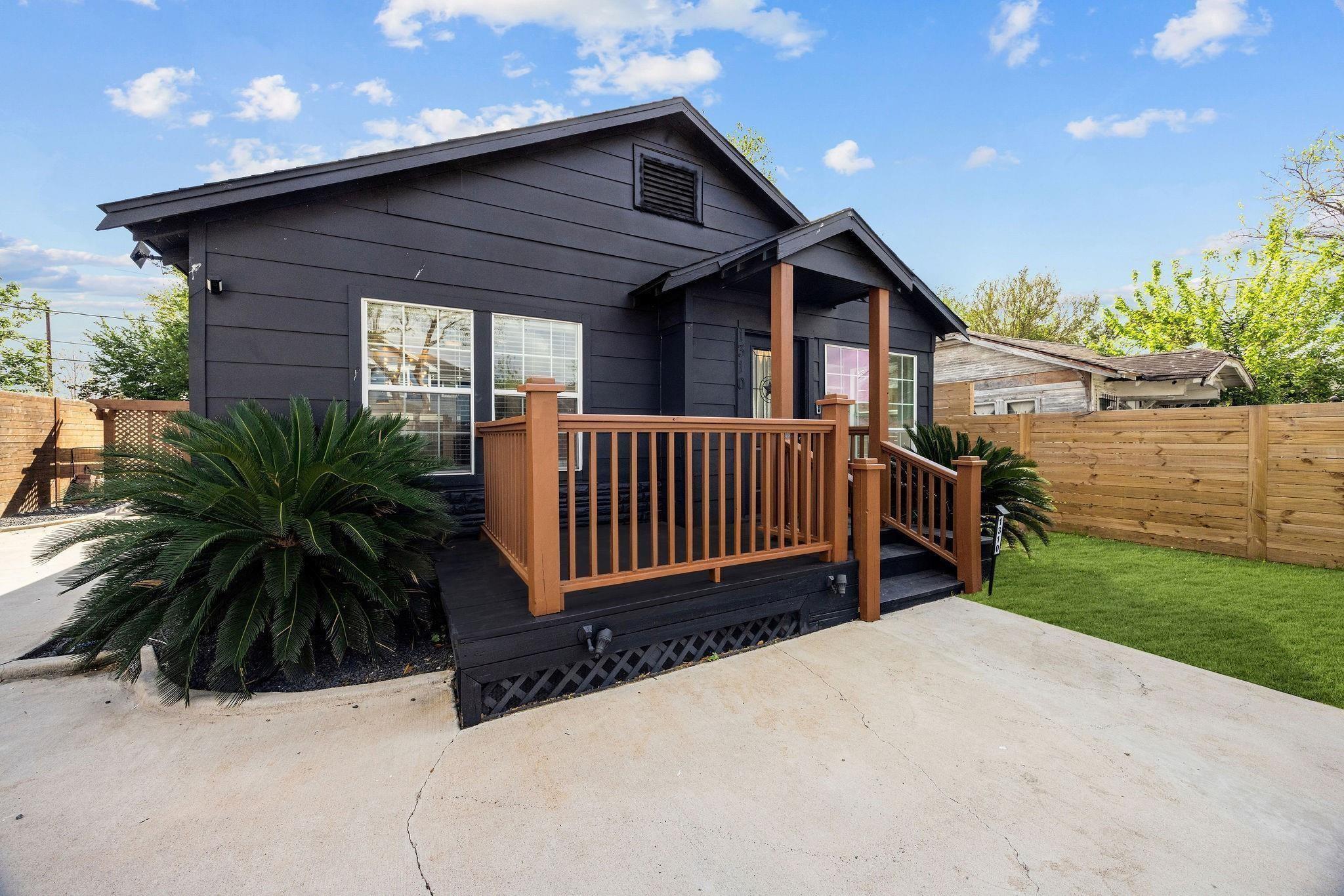 1310 Walton Street — photo