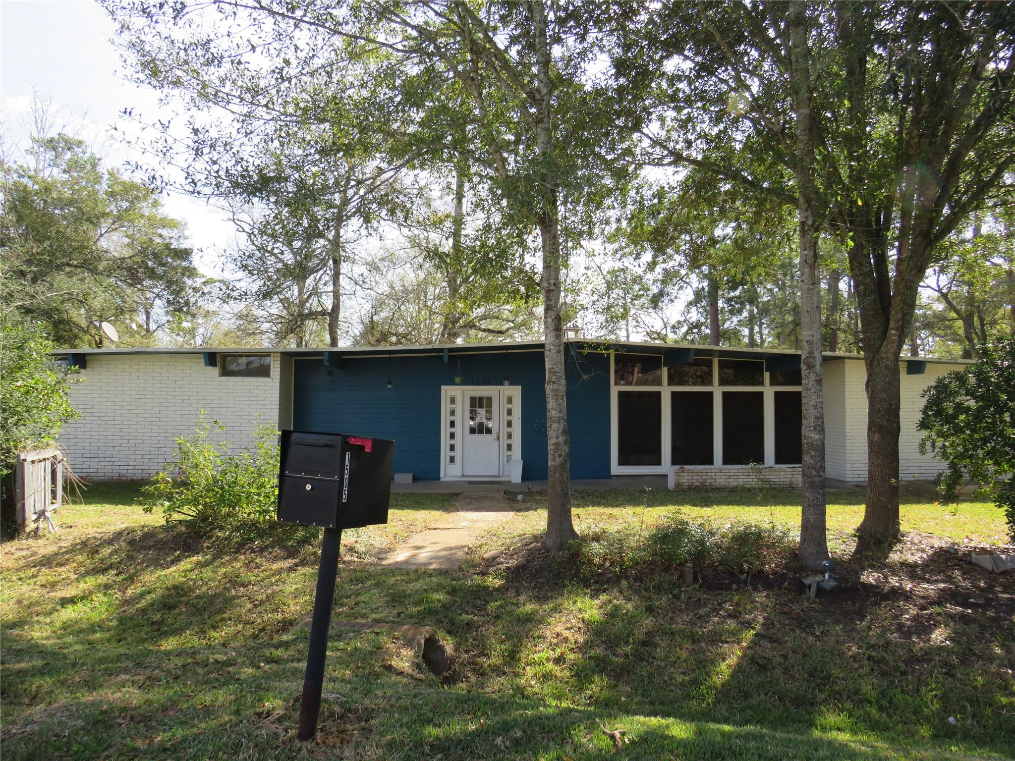 1505 Oak Ridge Drive — photo