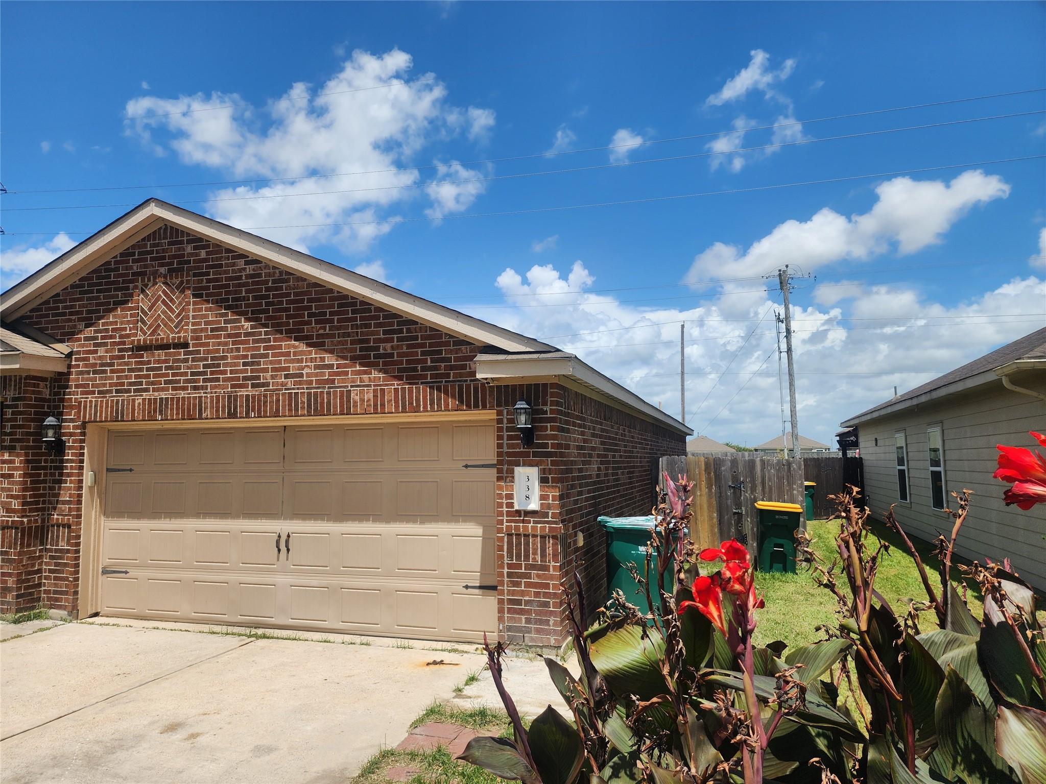 338 Apache Field Lane, La Marque, TX 77568 — photo 2
