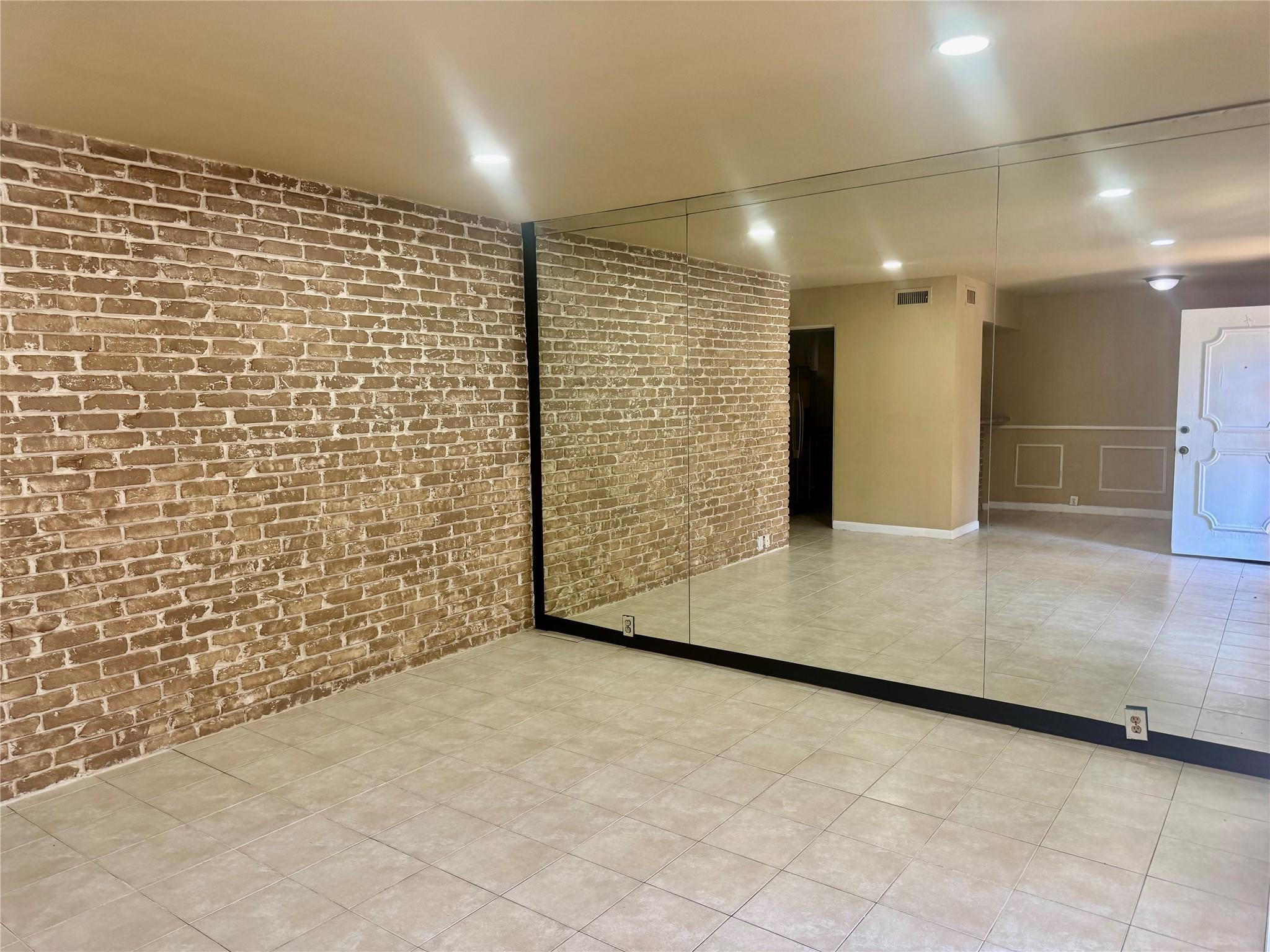 5353 Richmond Avenue #4 — photo