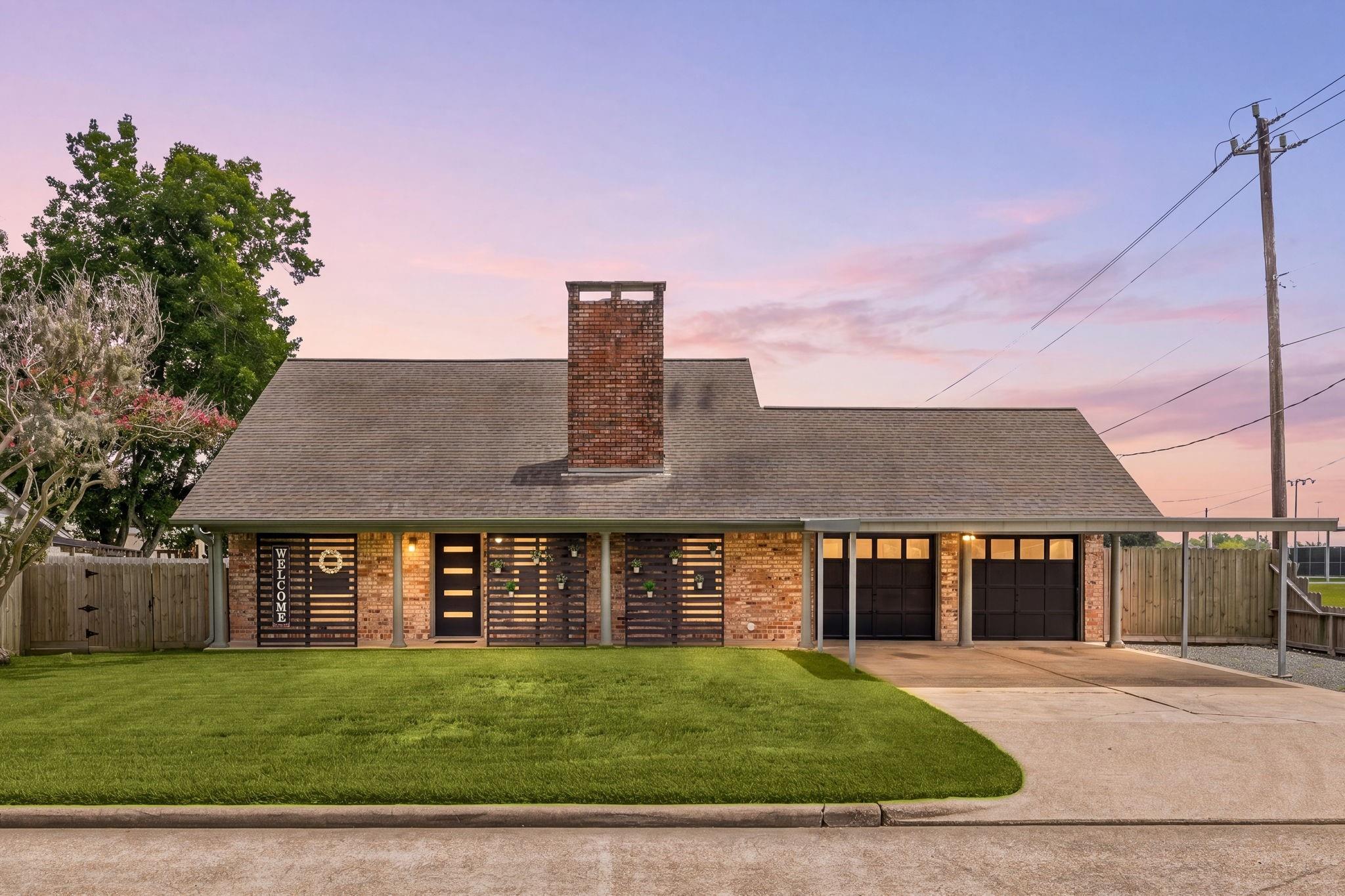 222 W Vaughn Lane — photo