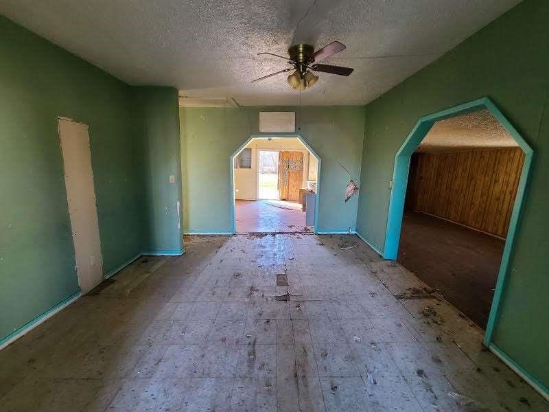 306 E Ida Avenue, Electra, TX 76360 — photo 3