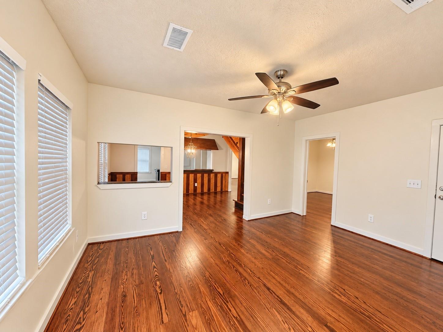 317 E Locust Street, Angleton, TX 77515 — photo 3